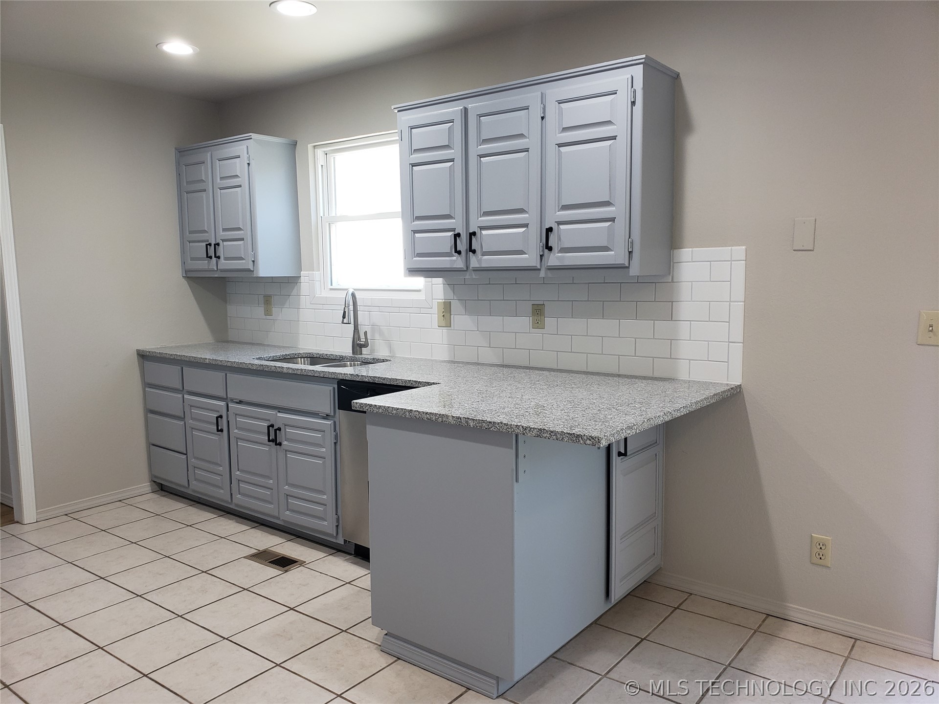 9225 S 91st East Avenue Property Photo 4