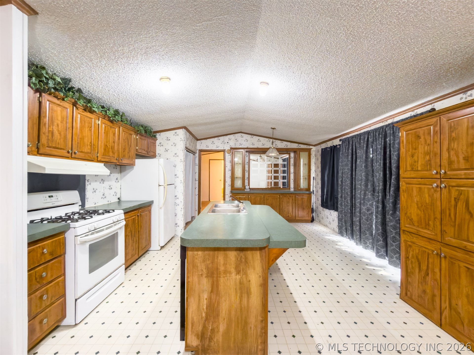 50 N Johnson Property Photo 8