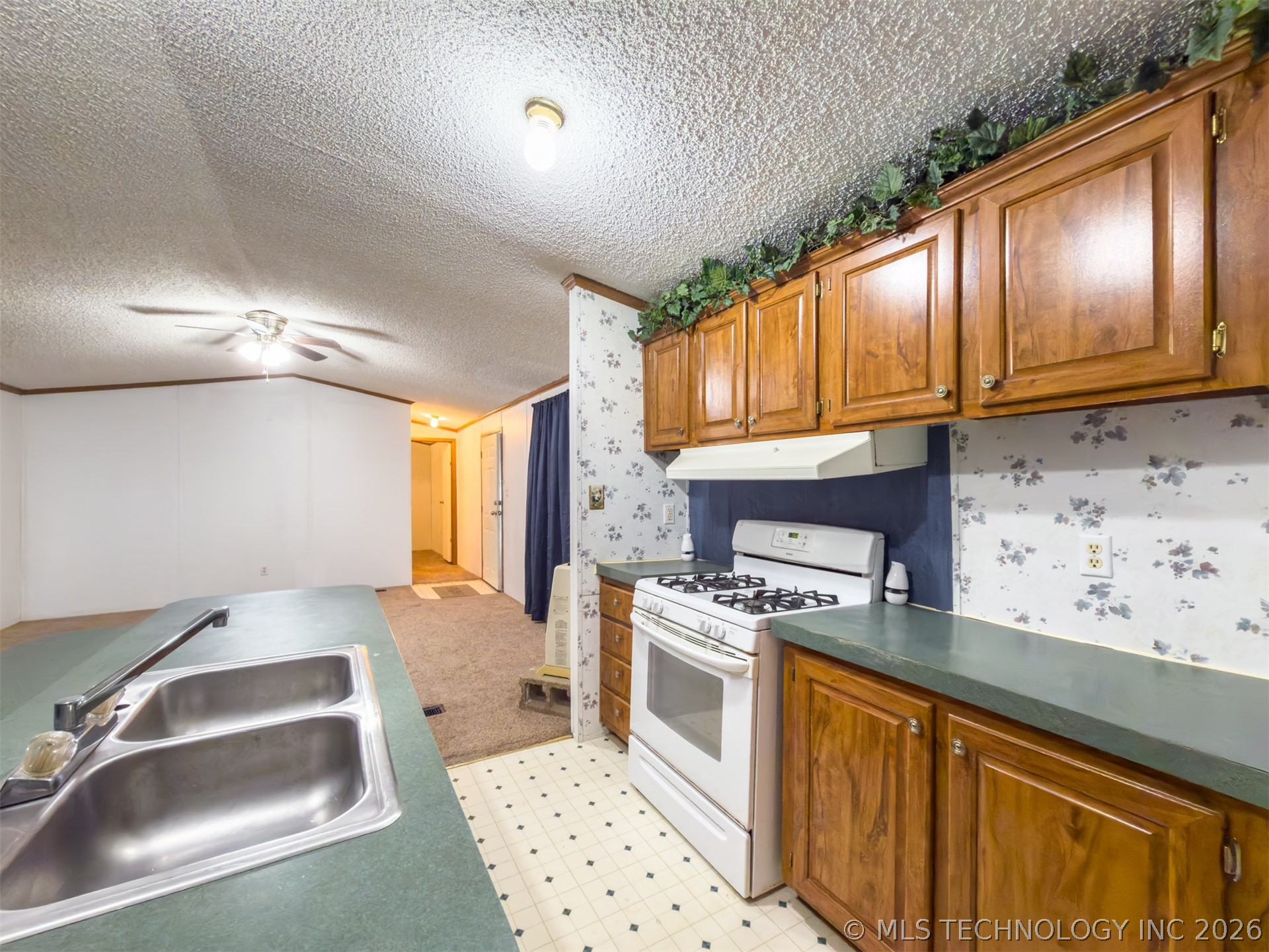 50 N Johnson Property Photo 12