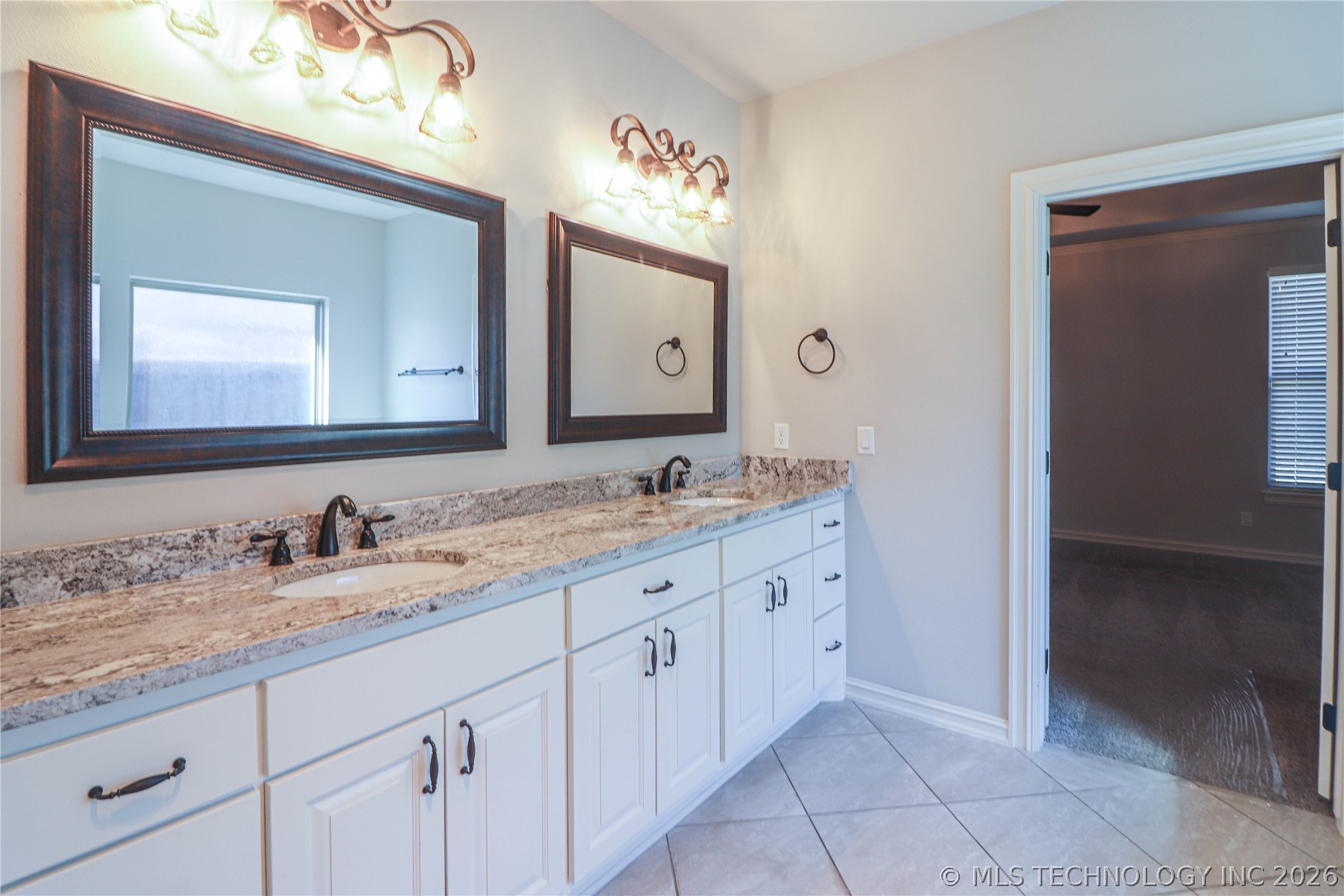 1335 E Teresa Avenue Property Photo 18