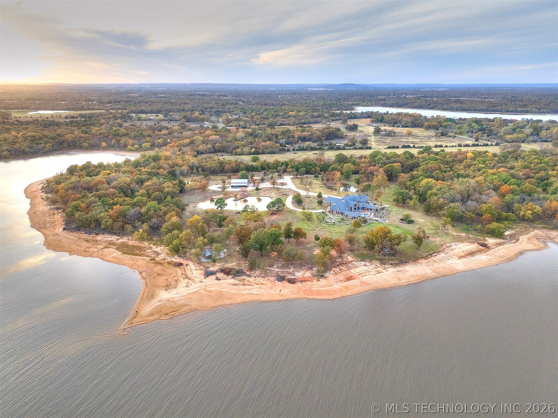 414498 E 1170 Road Property Photo 3