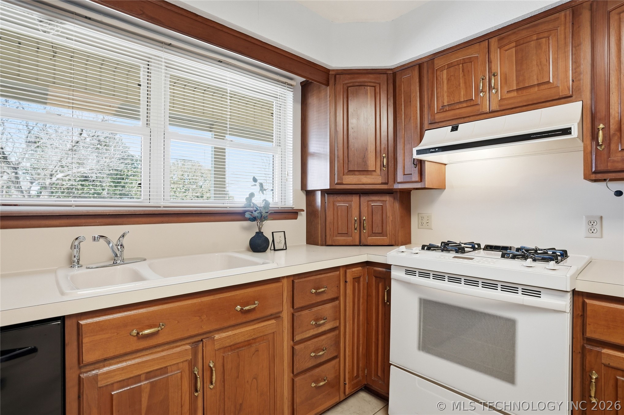 1512 E 58th Street Property Photo 11