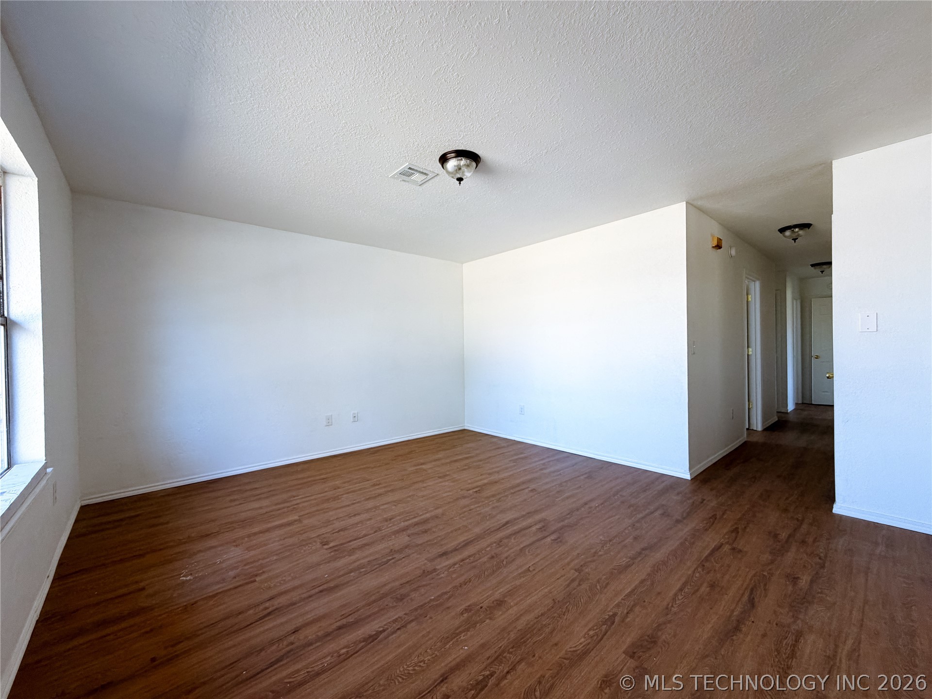 422 E 24th Street Property Photo 2