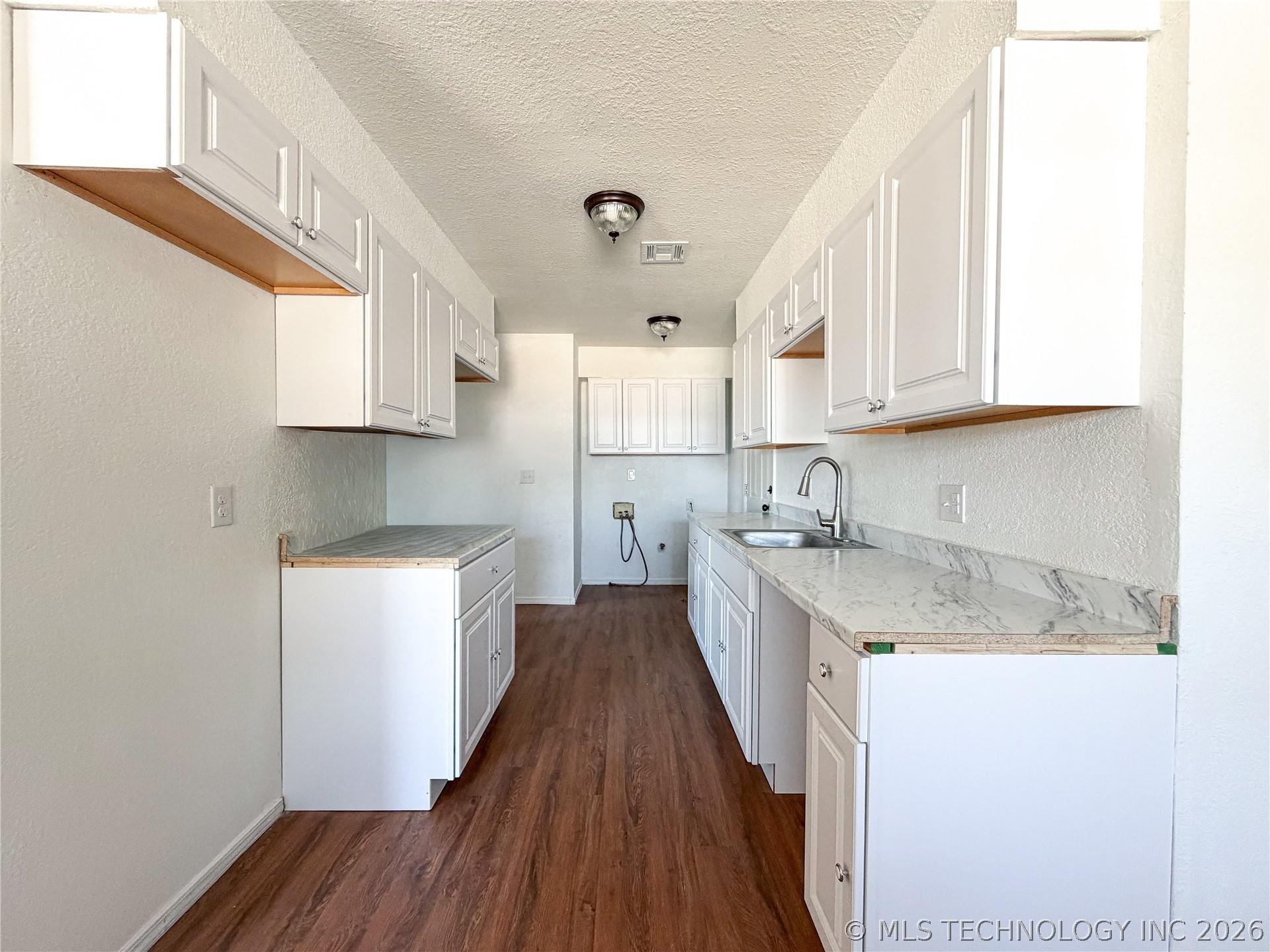 422 E 24th Street Property Photo 5