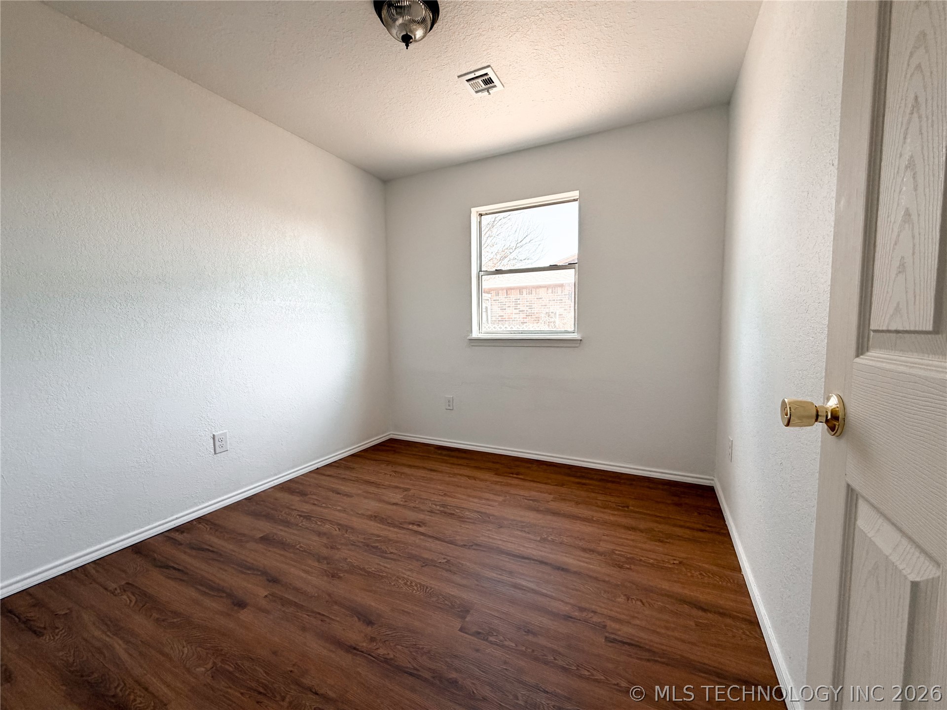 422 E 24th Street Property Photo 6