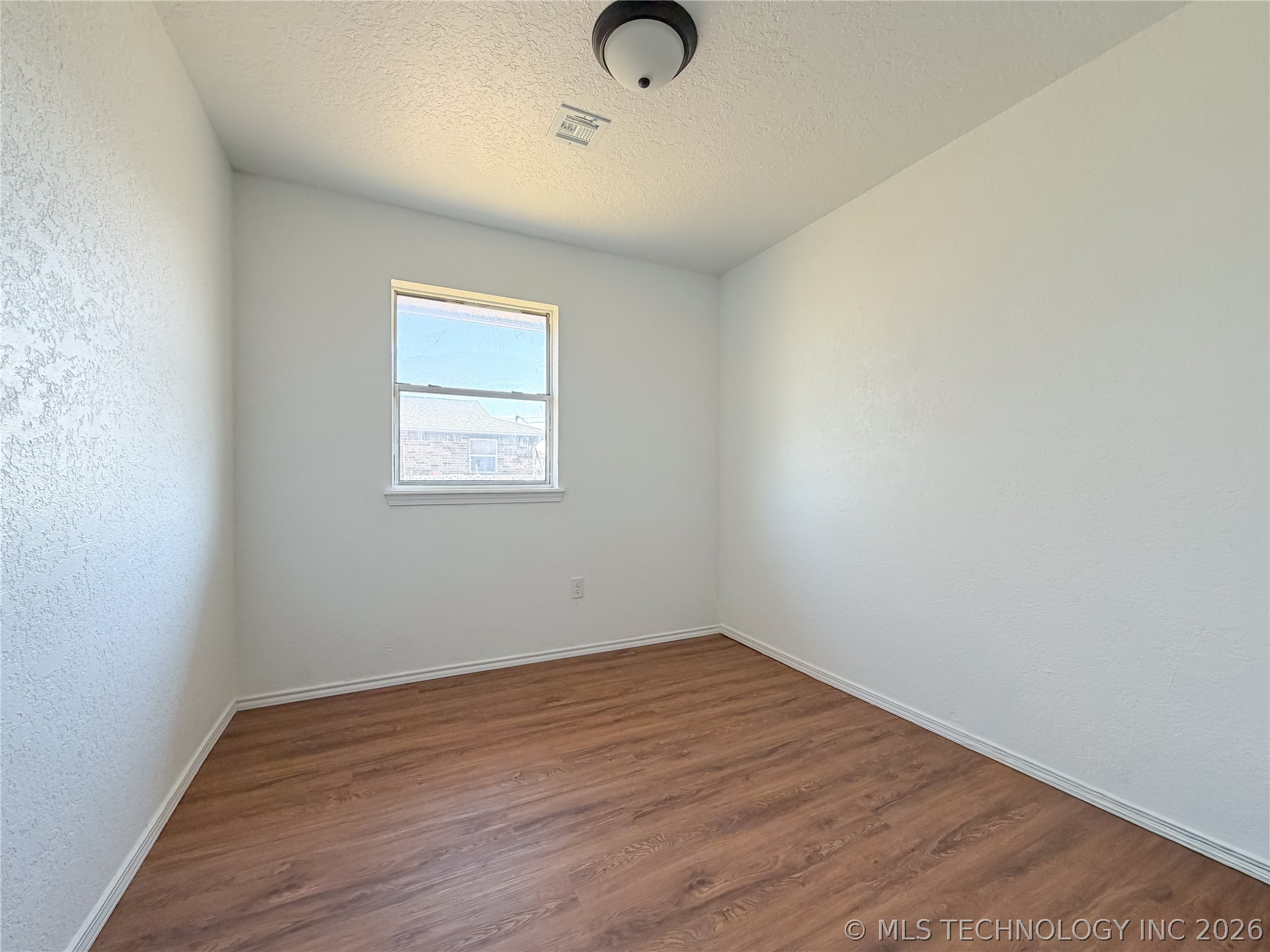 422 E 24th Street Property Photo 8