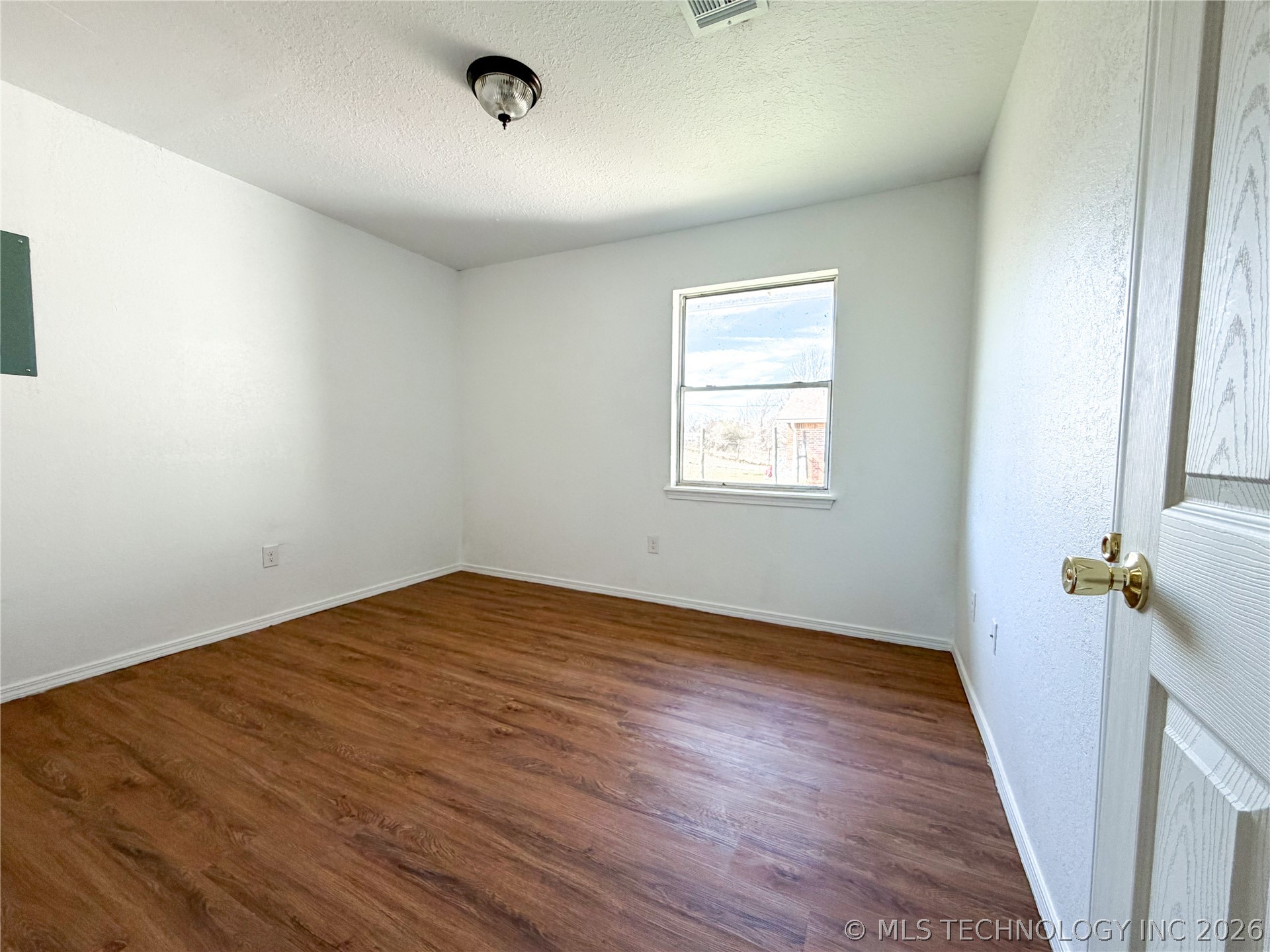 422 E 24th Street Property Photo 9