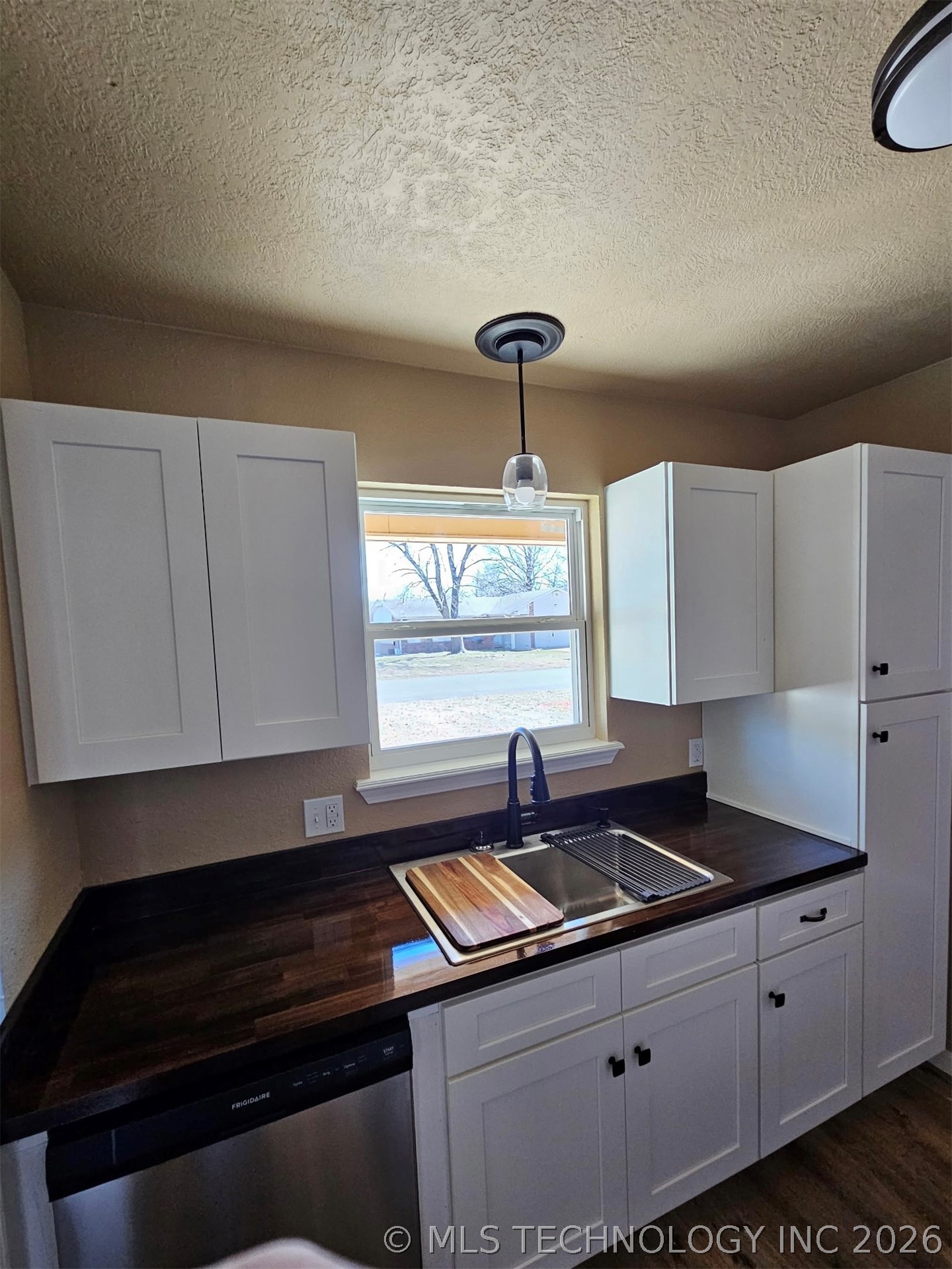 519 Park Street Property Photo 4