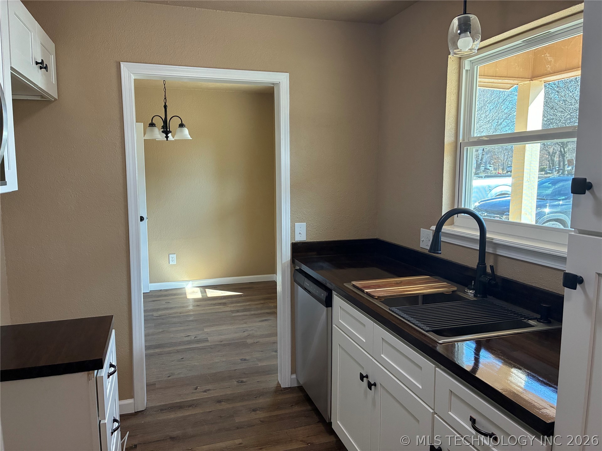 519 Park Street Property Photo 5