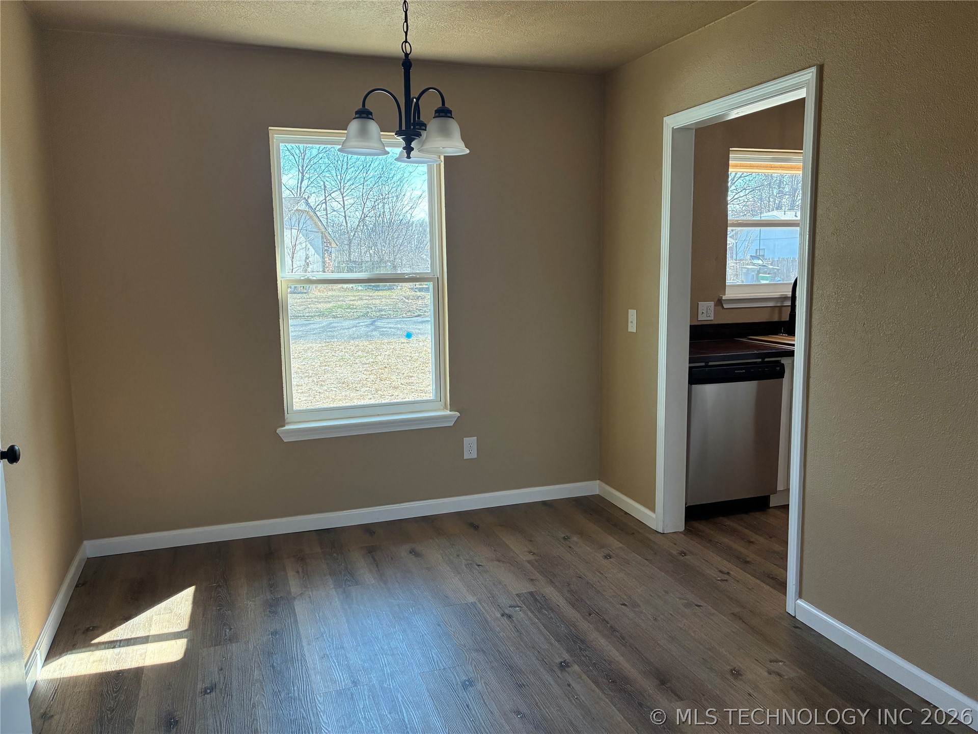 519 Park Street Property Photo 8