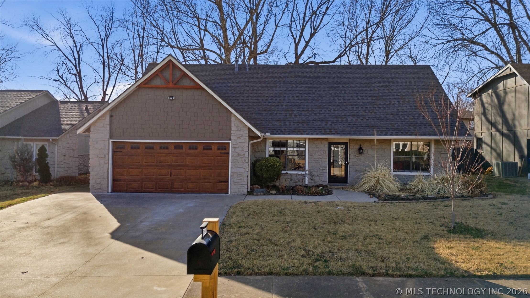 7500 S Gum Avenue Property Photo 1