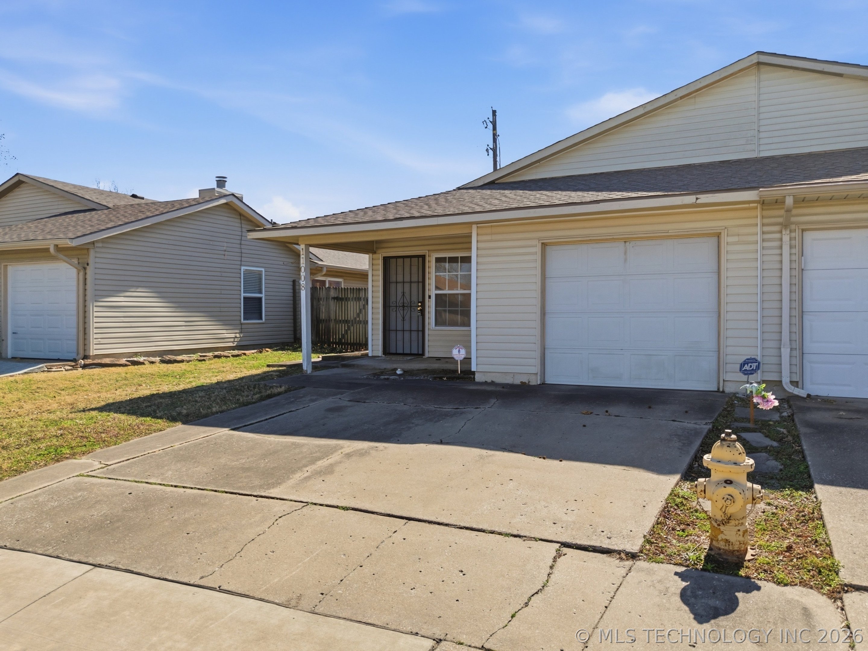 11008 E 14th Court Property Photo 4