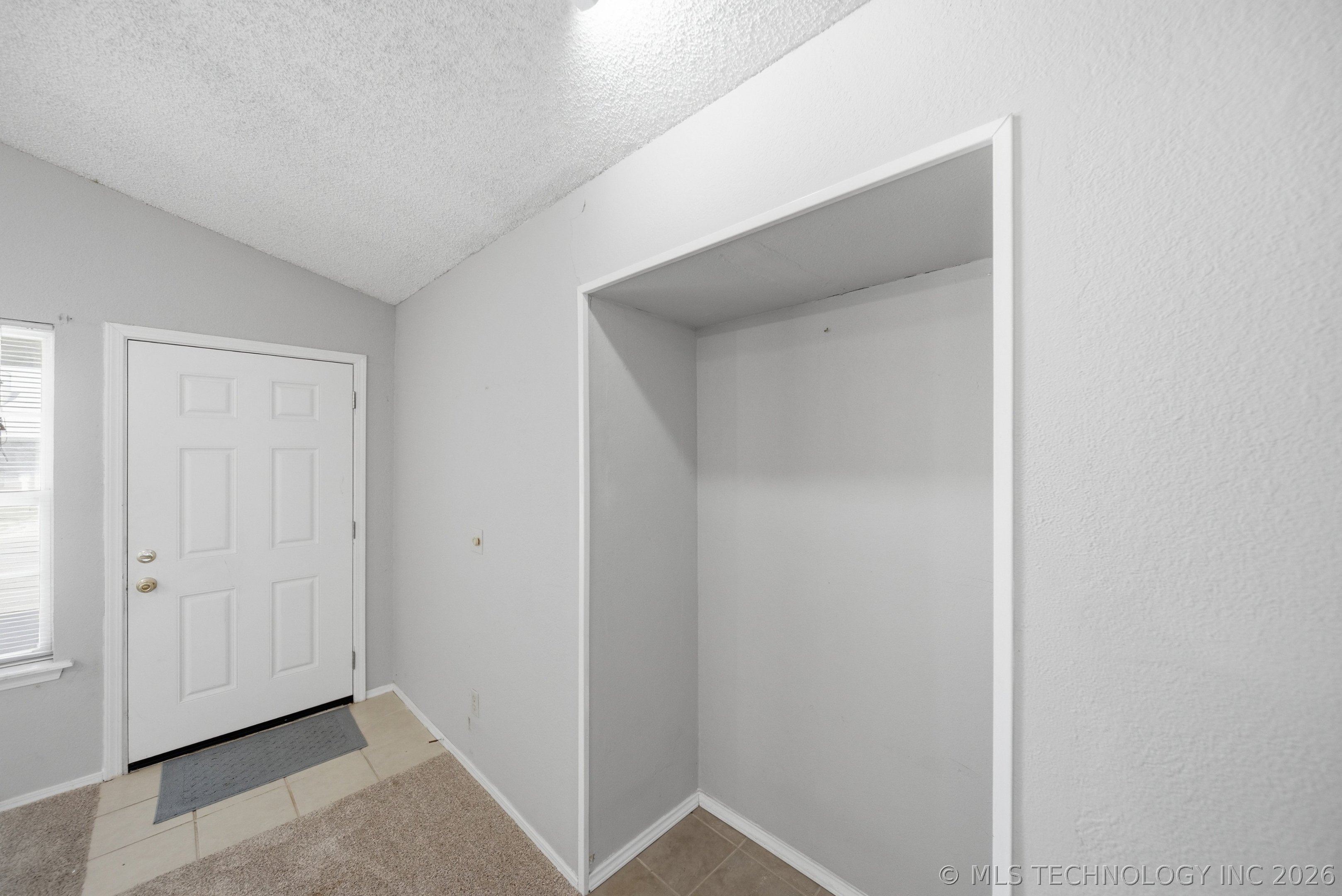 11008 E 14th Court Property Photo 6