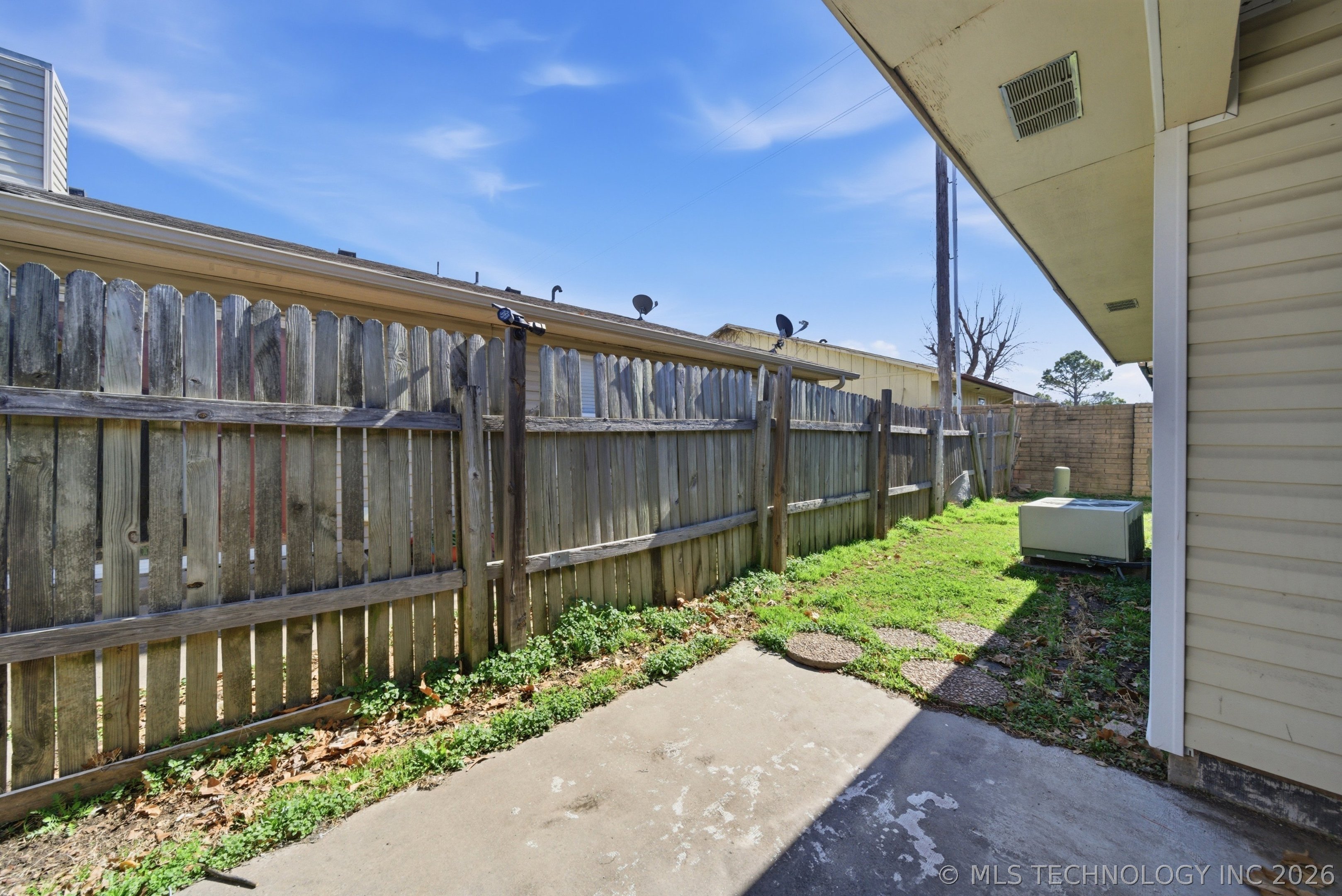 11008 E 14th Court Property Photo 25