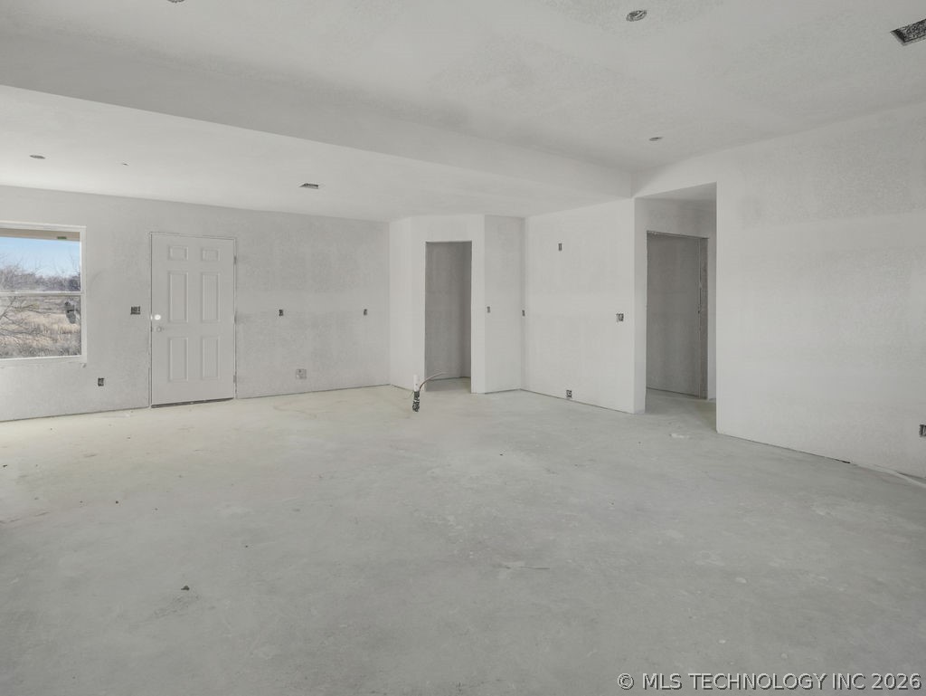 714 W 6th Street Property Photo 4