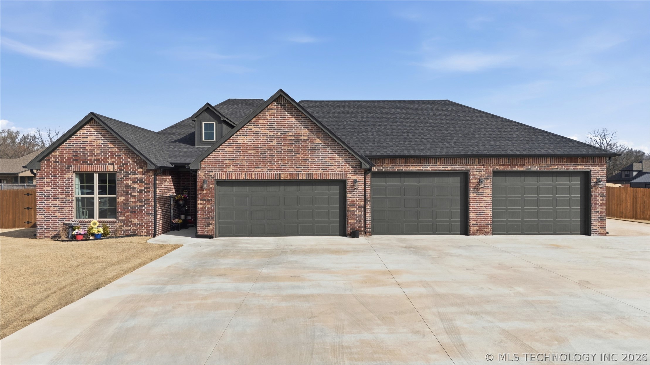 157 N Castle Street Property Photo 1