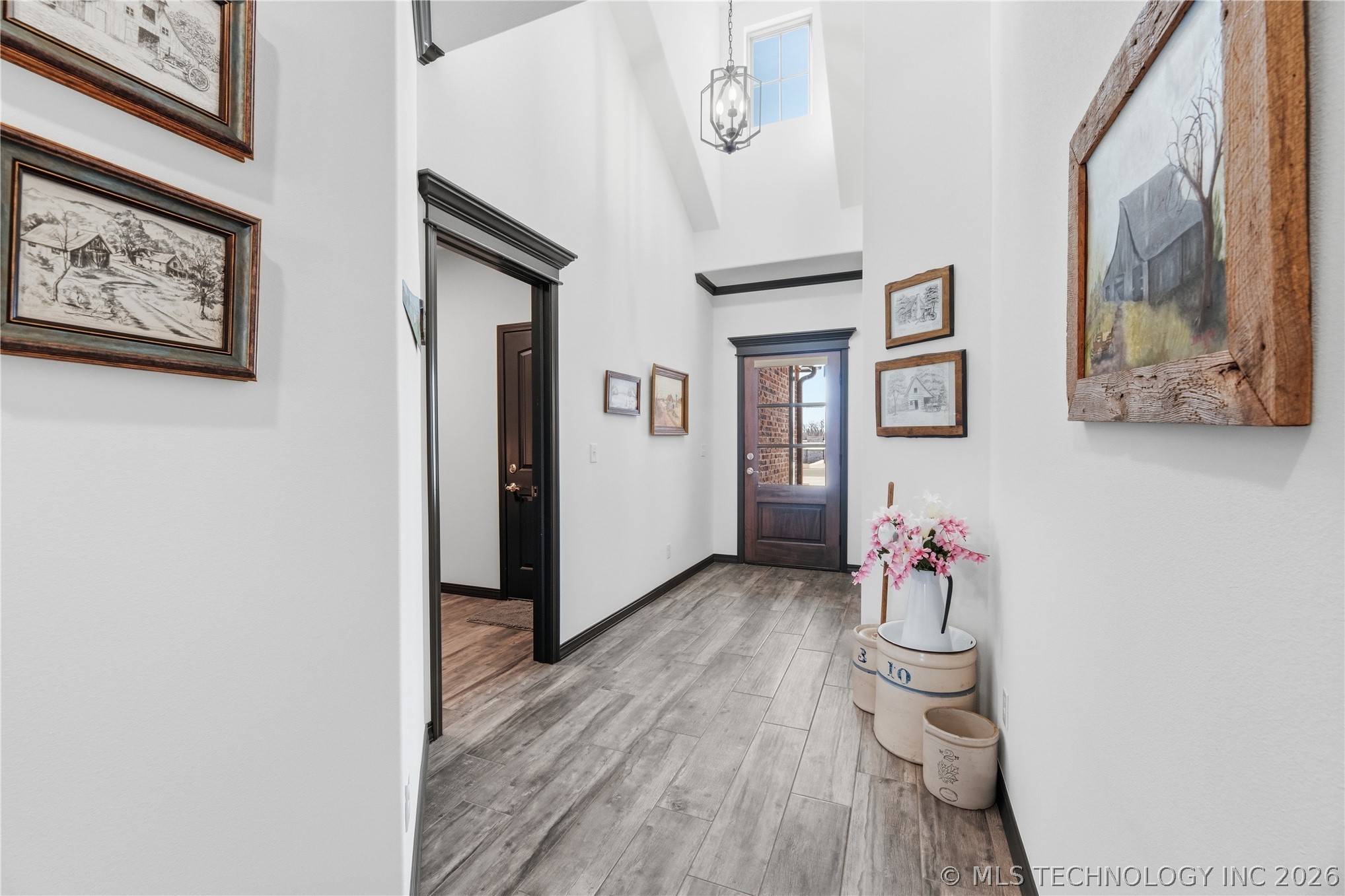 157 N Castle Street Property Photo 5