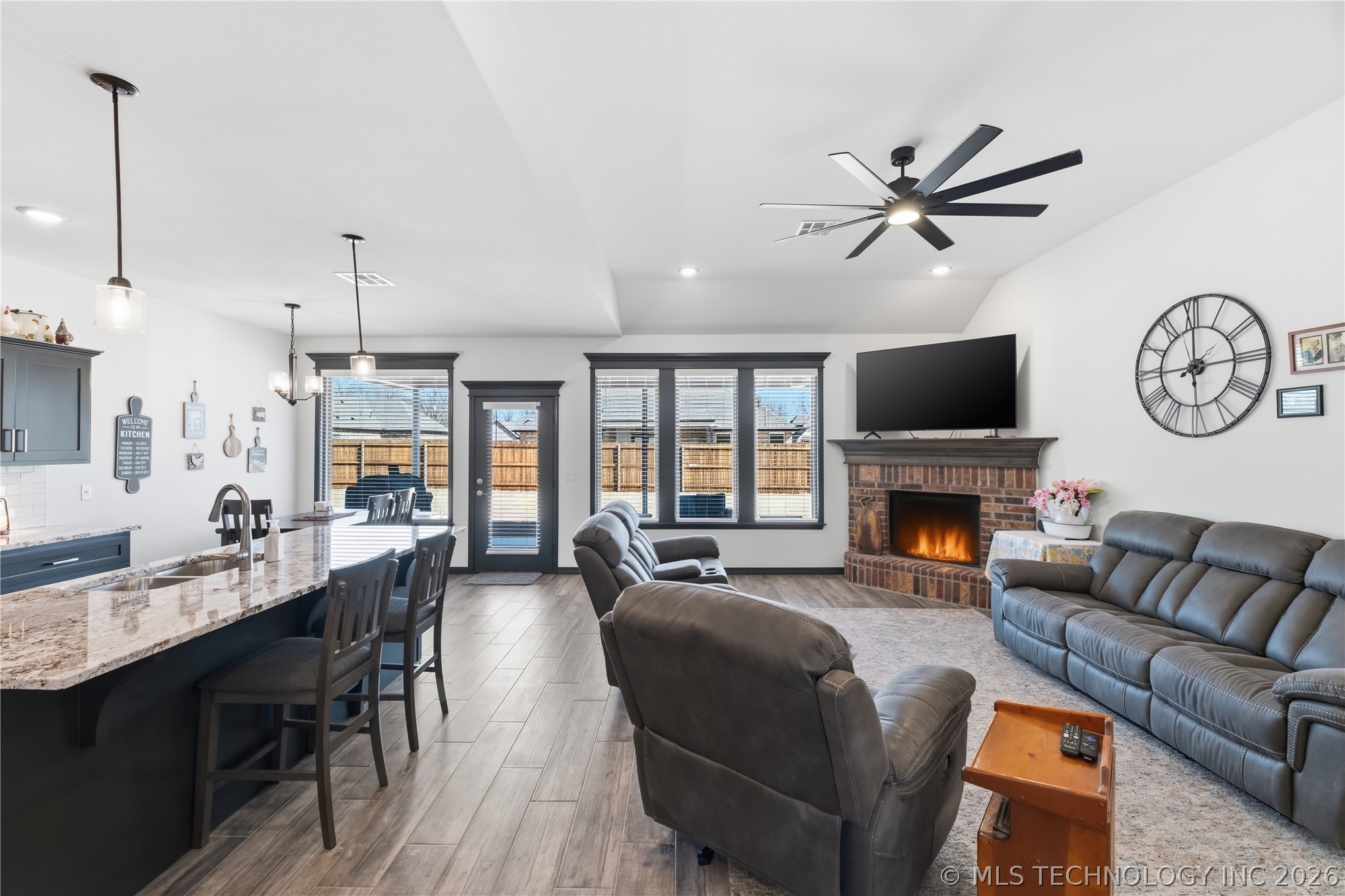 157 N Castle Street Property Photo 6