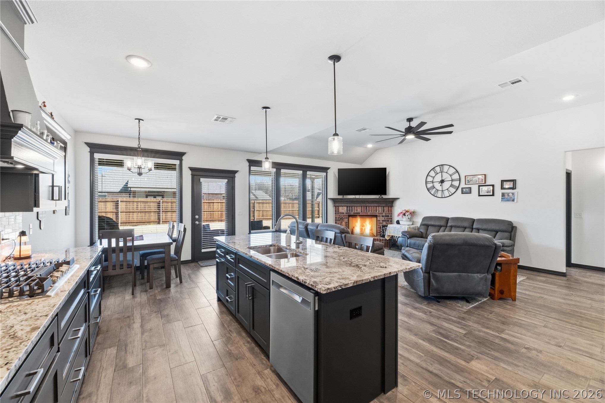 157 N Castle Street Property Photo 12