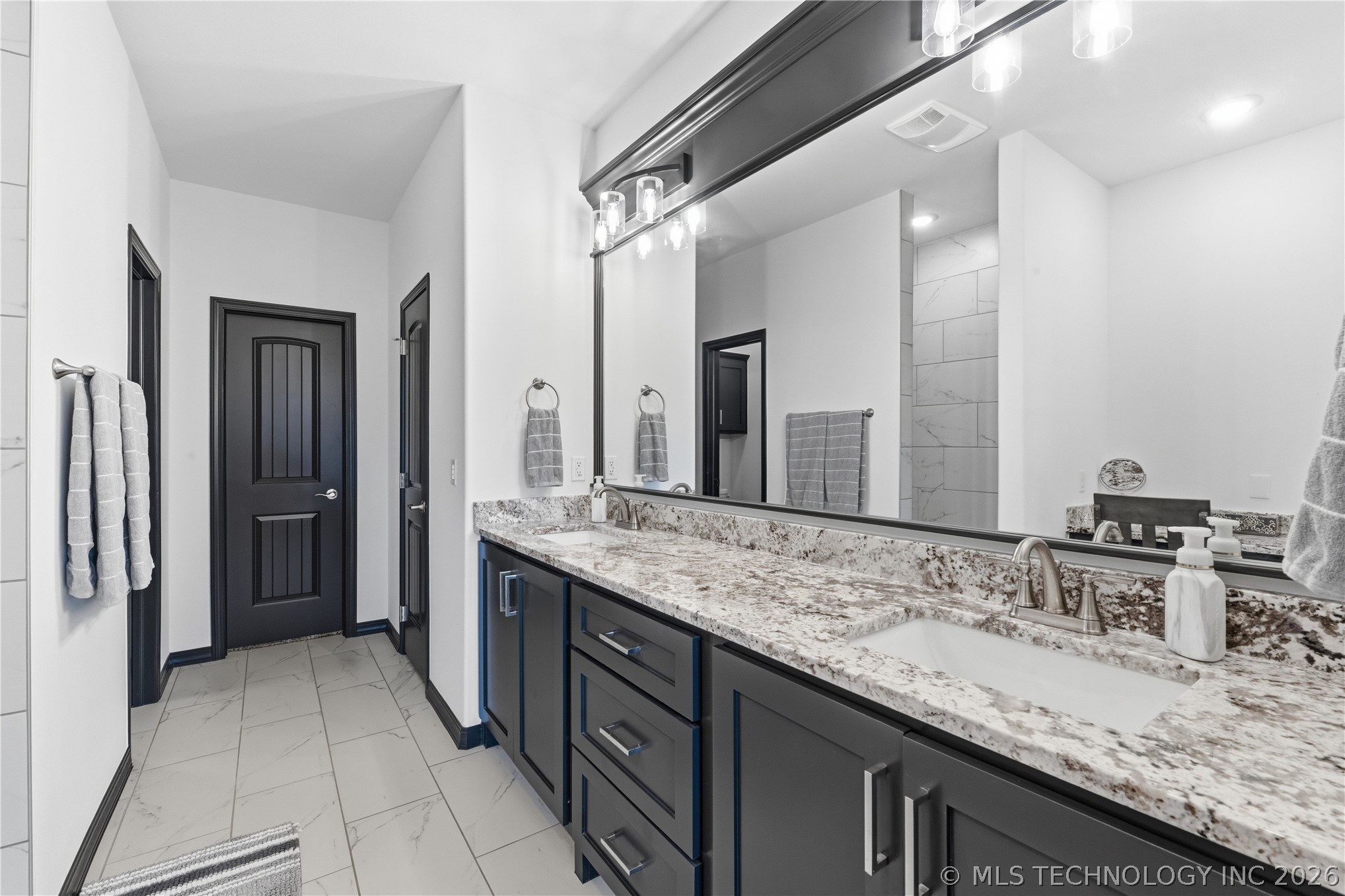 157 N Castle Street Property Photo 19