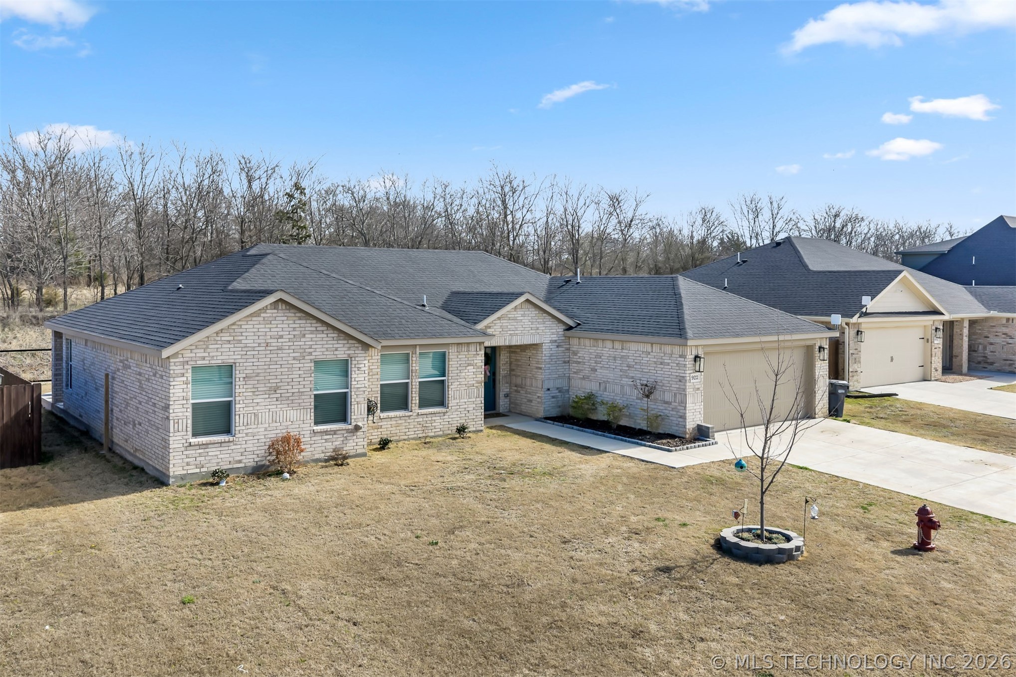 922 Indian Plains Property Photo 3