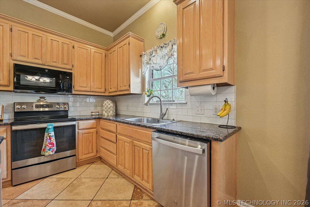 617 N Willow Avenue Property Photo 25