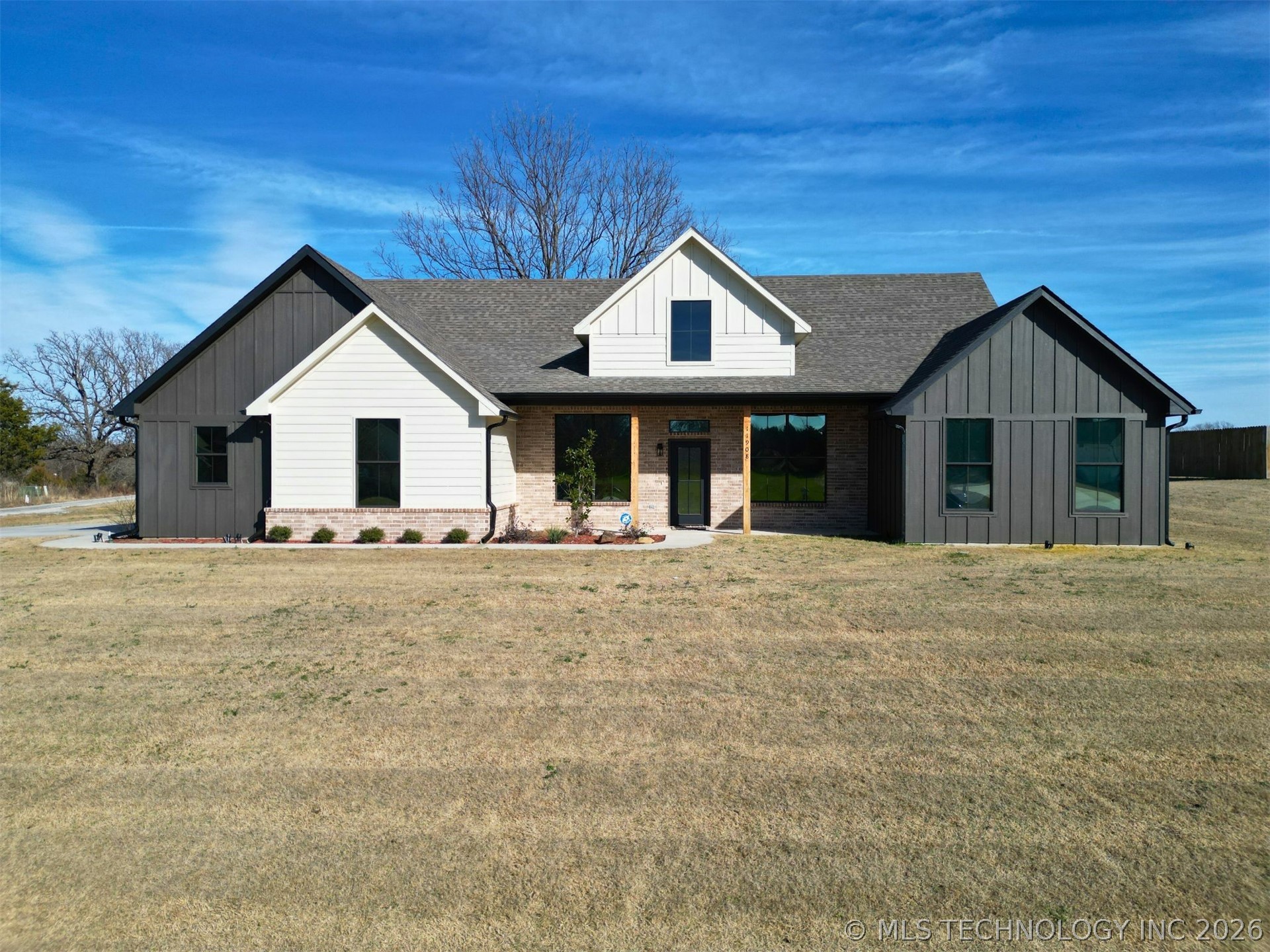 11908 County Road 3513 Loop Property Photo 1