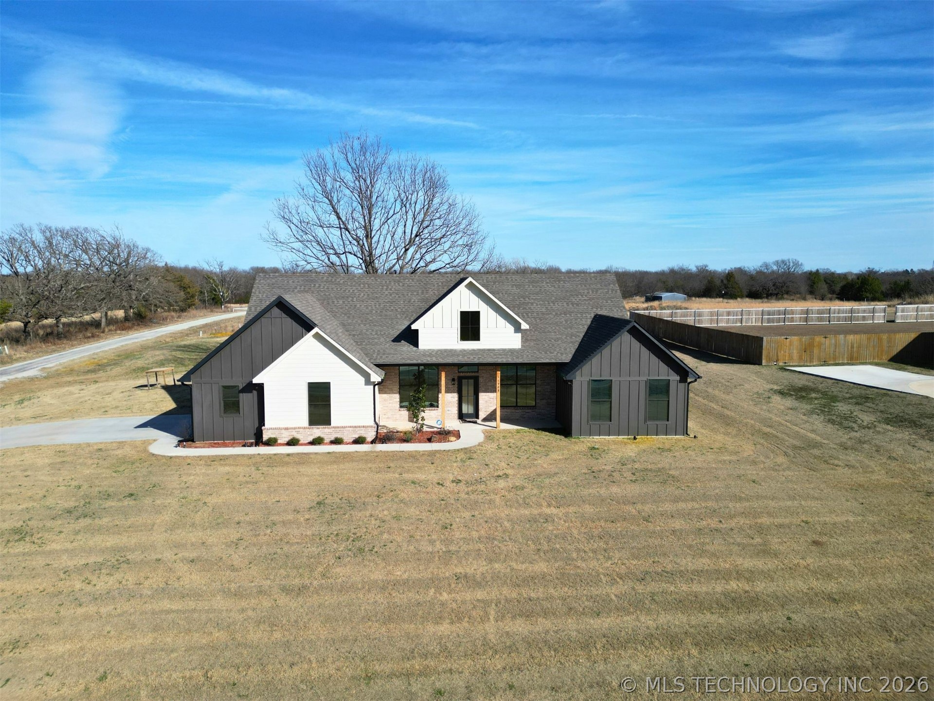11908 County Road 3513 Loop Property Photo 2