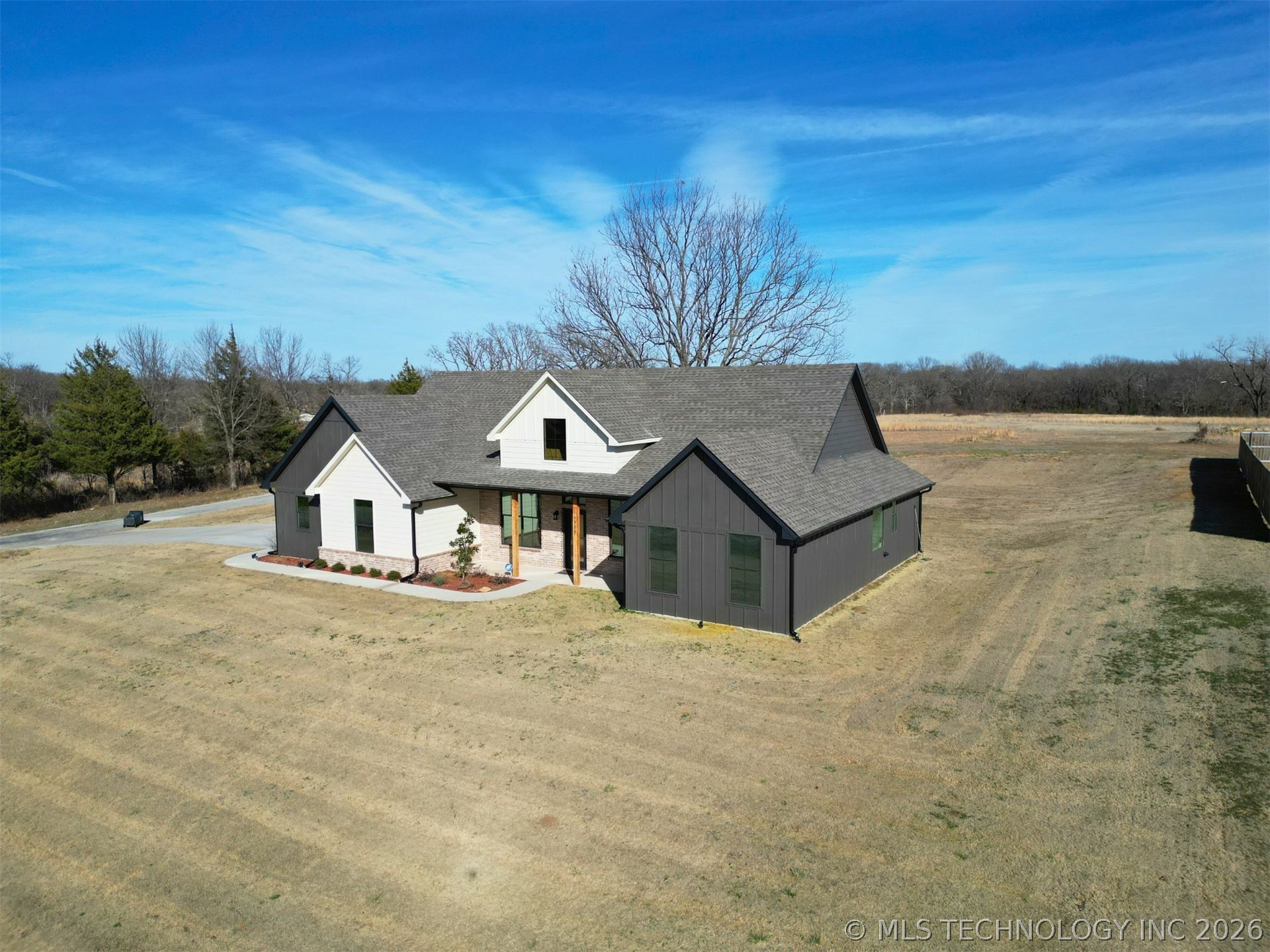 11908 County Road 3513 Loop Property Photo 3