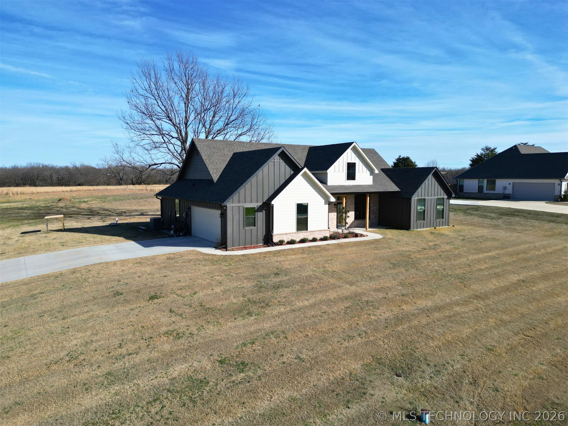 11908 County Road 3513 Loop Property Photo 5