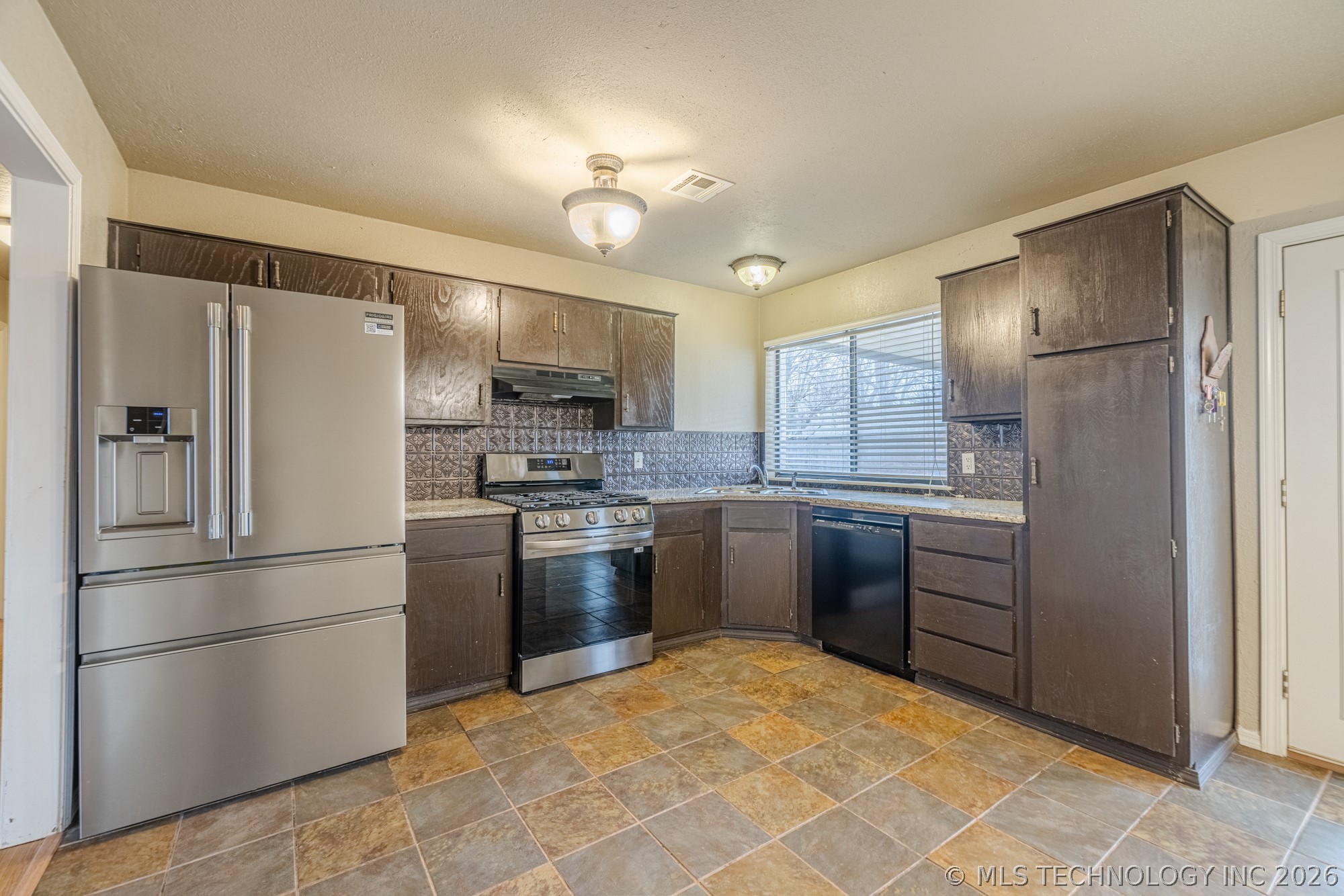18108 E 3rd Place Property Photo 11