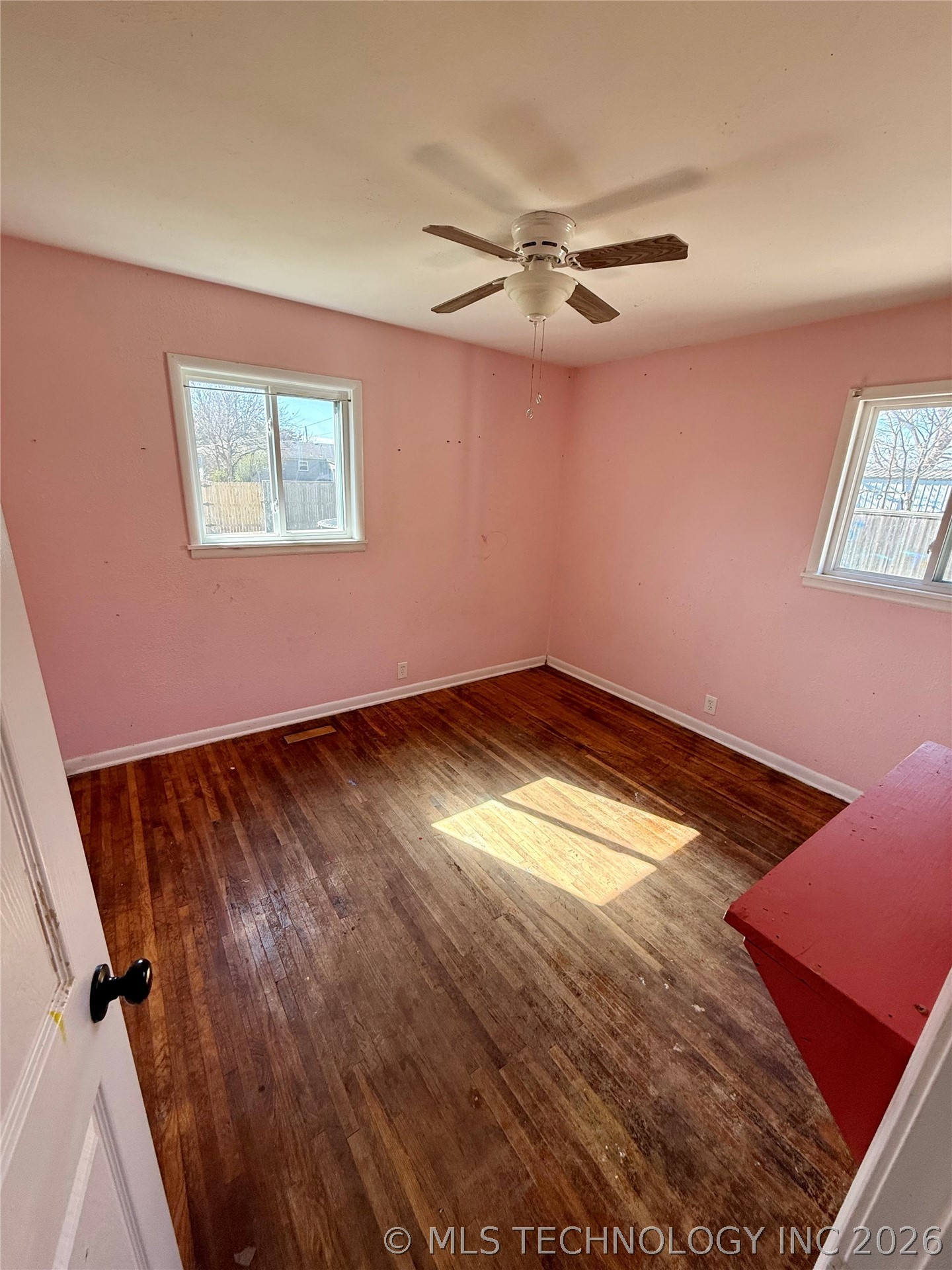 214 E Pine Place Property Photo 7