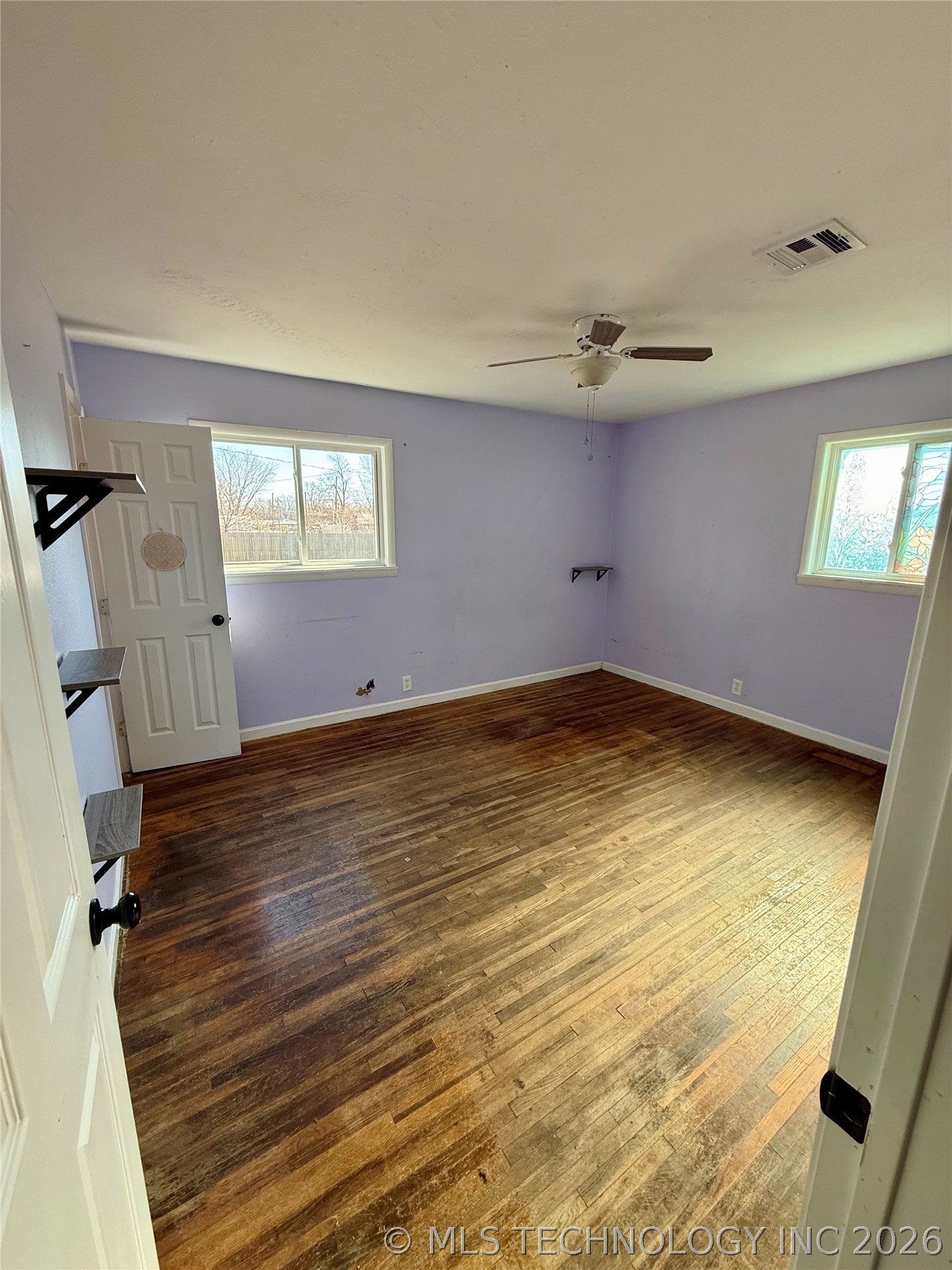 214 E Pine Place Property Photo 8