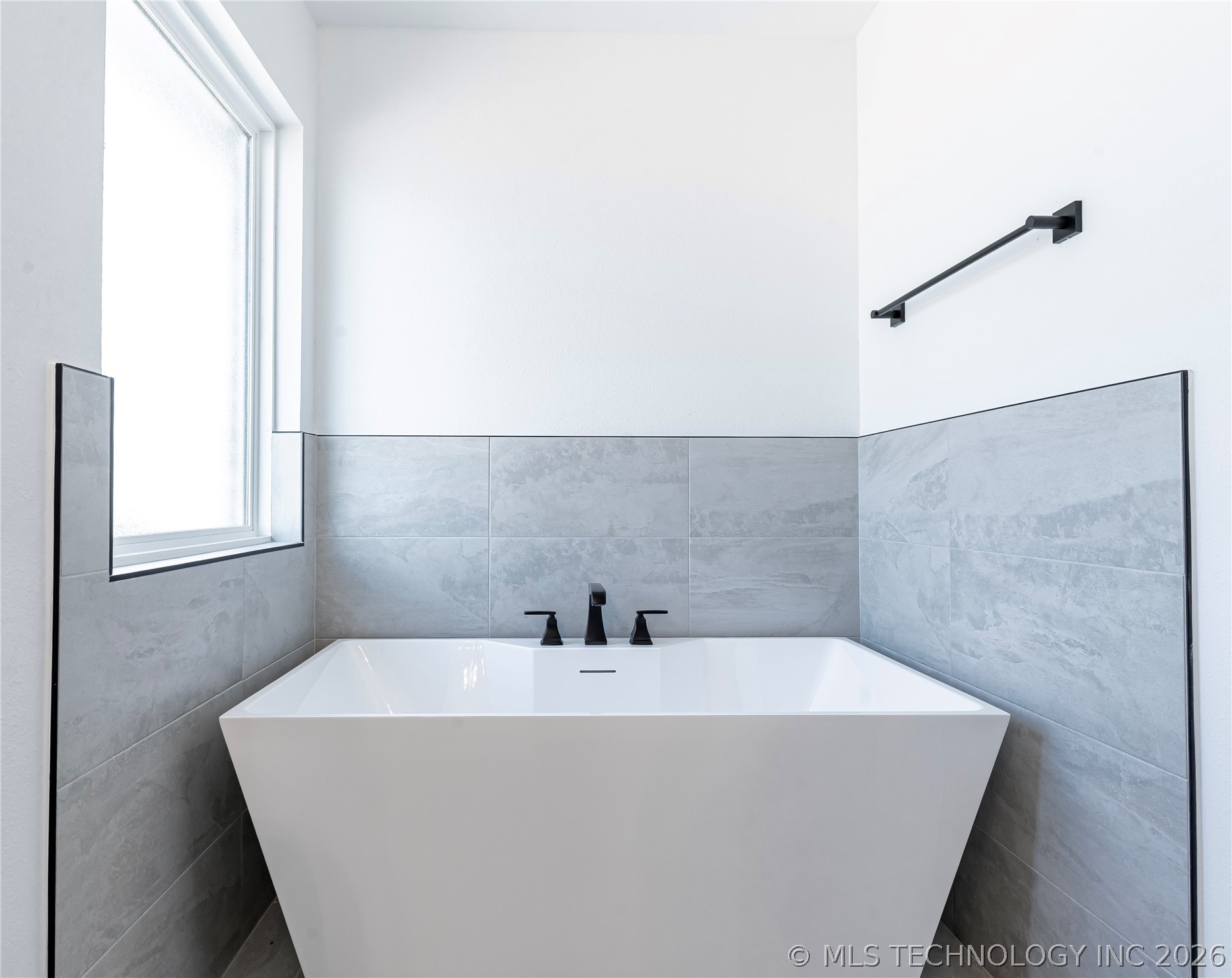 2417 W Main Street Property Photo 4