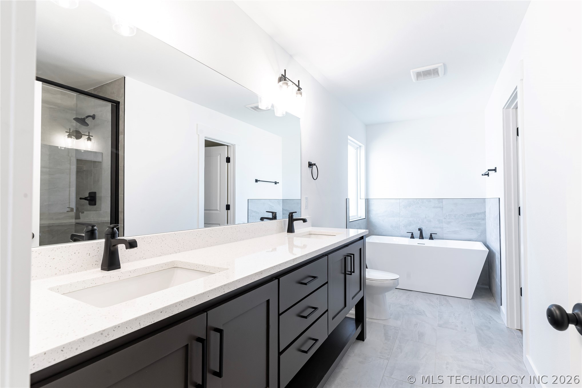 2417 W Main Street Property Photo 6