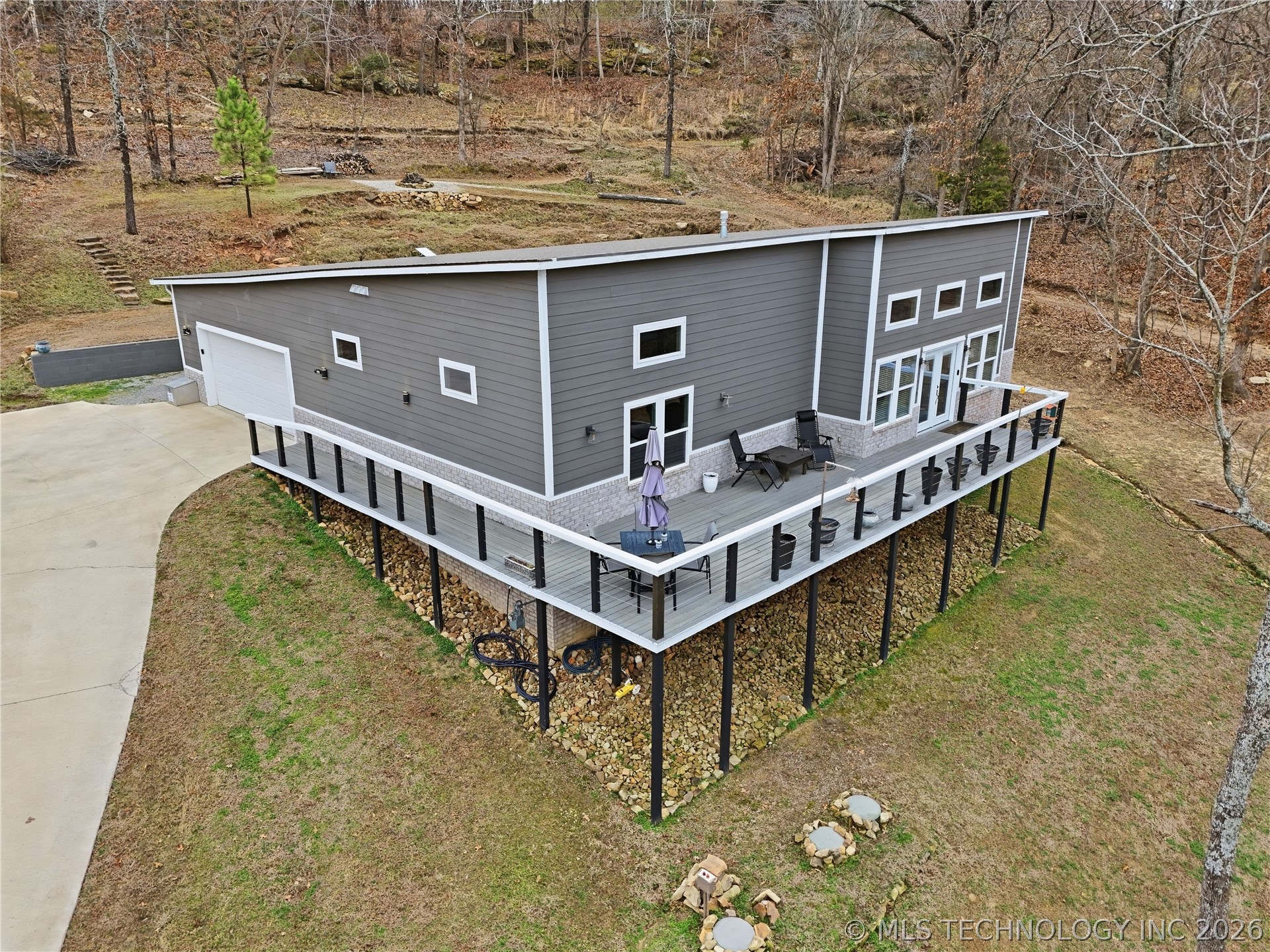 2804 W Ridgeway Lane Property Photo 1