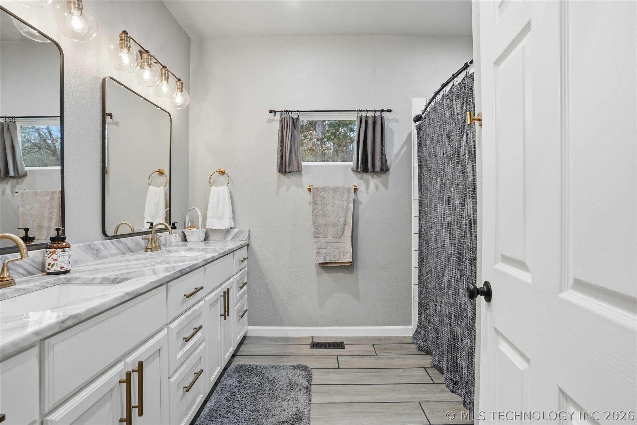 2804 W Ridgeway Lane Property Photo 47