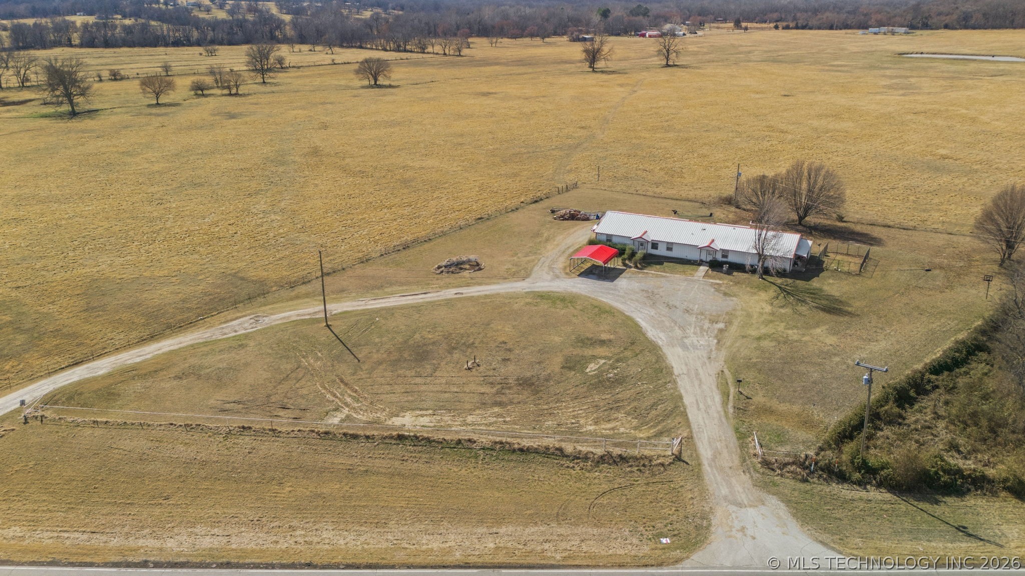 7691 N 64 Highway Property Photo 1