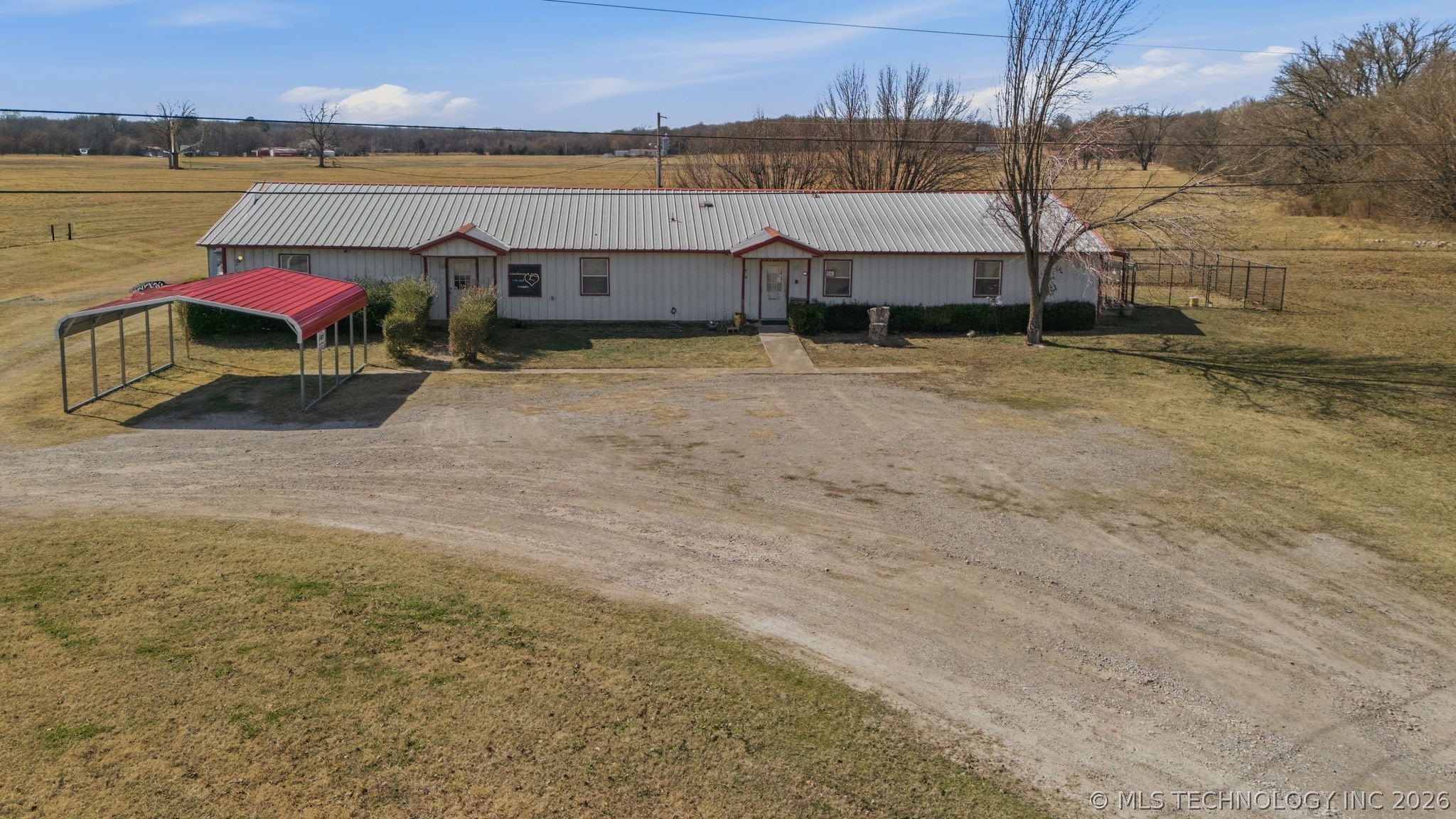 7691 N 64 Highway Property Photo 2