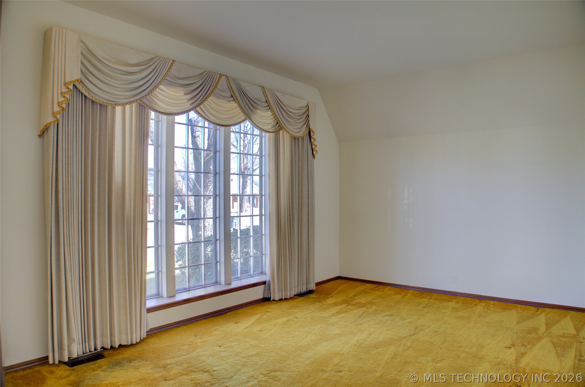 2926 E 57th Place Property Photo 6