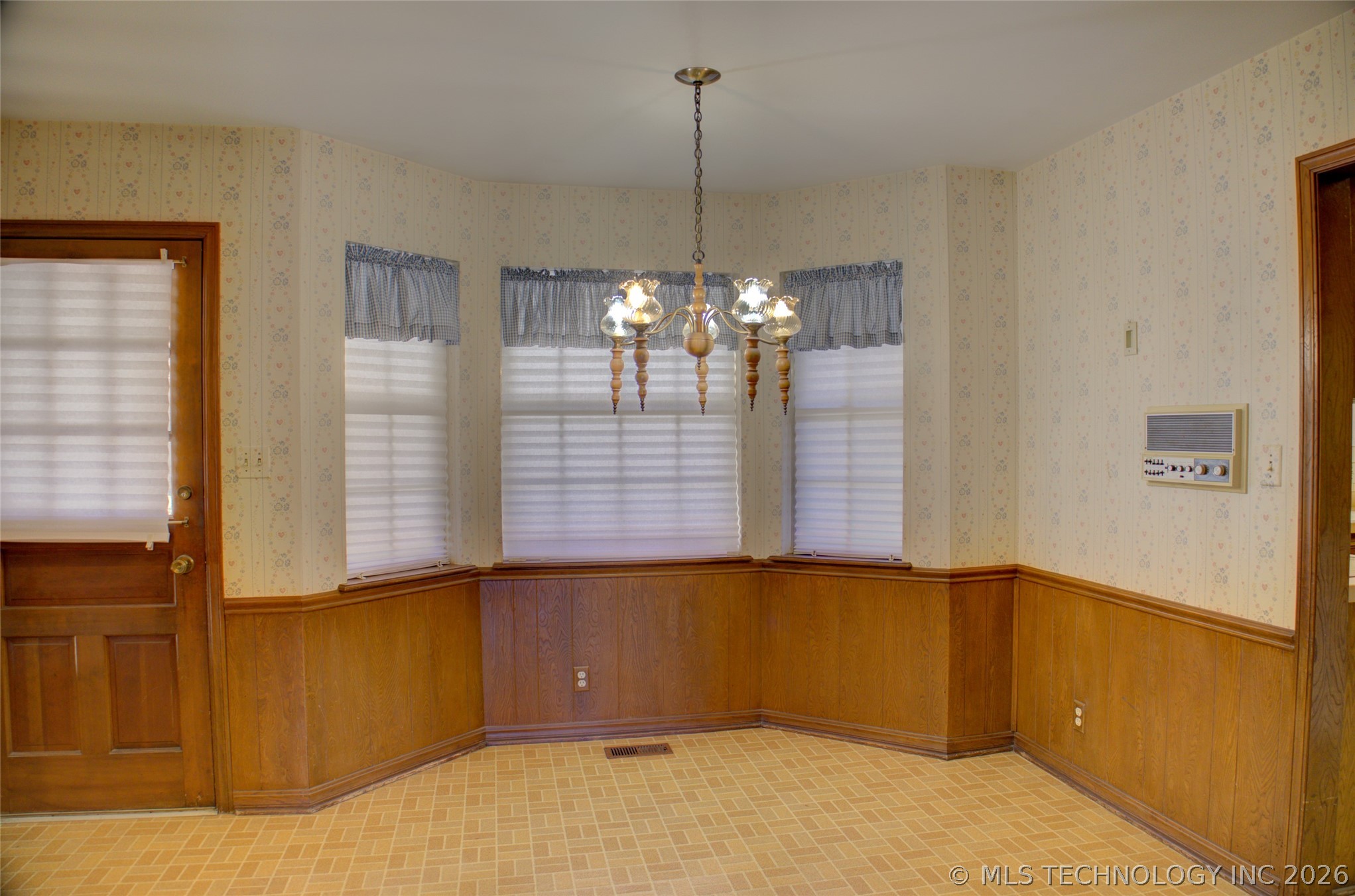2926 E 57th Place Property Photo 22
