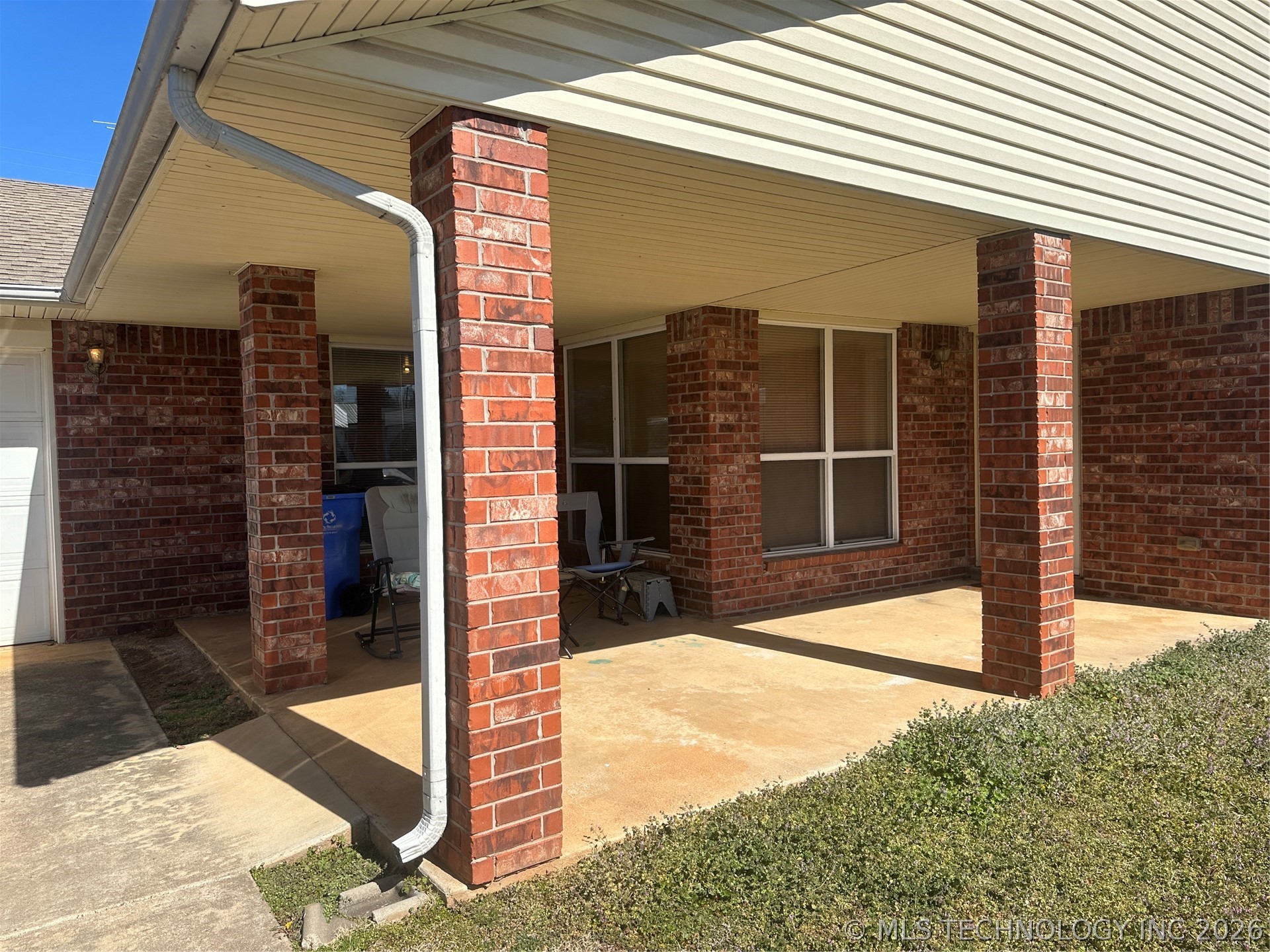 907 W Knisley Property Photo 2