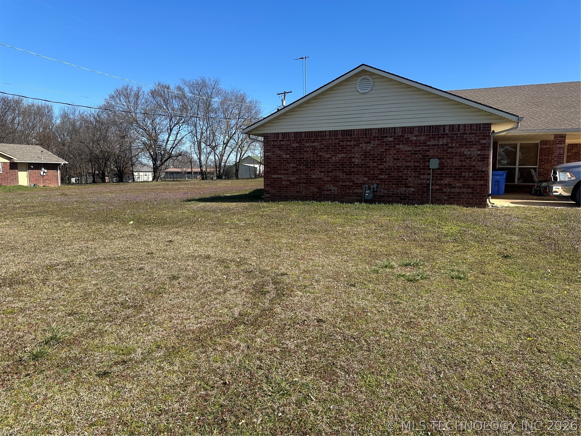 907 W Knisley Property Photo 7