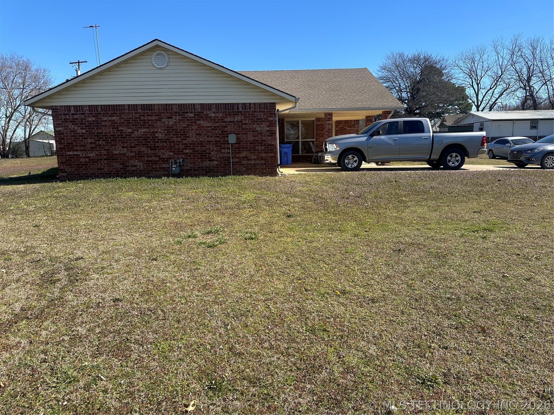 907 W Knisley Property Photo 8