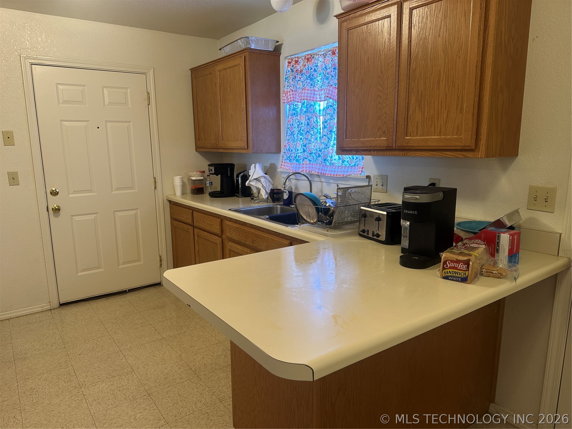 907 W Knisley Property Photo 17