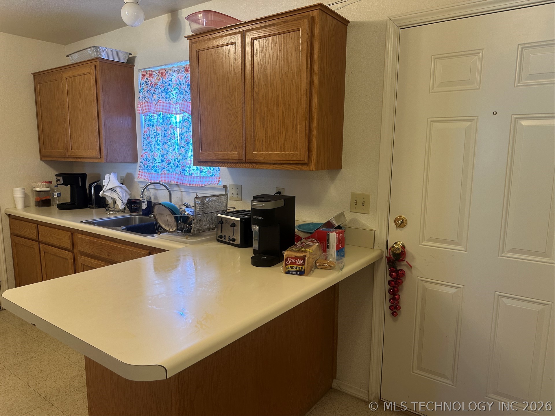 907 W Knisley Property Photo 19