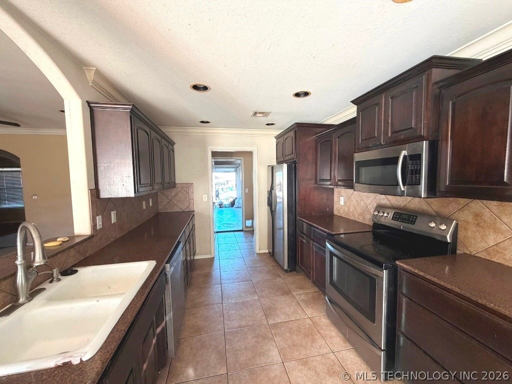 2318 W 33rd Street North Property Photo 13