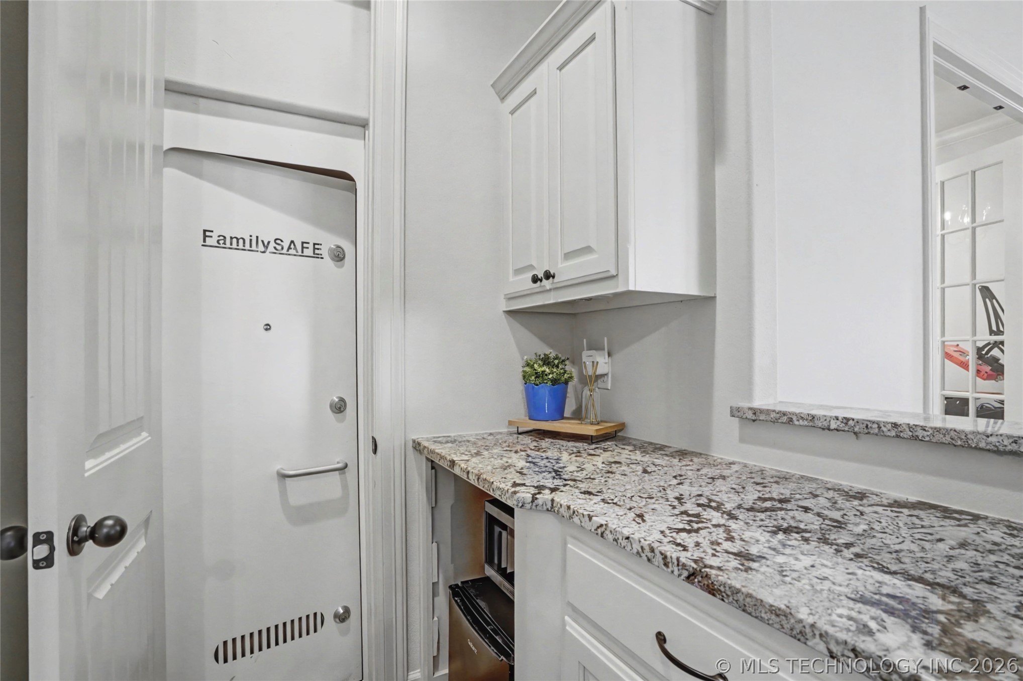 305 E Decatur Street Property Photo 22