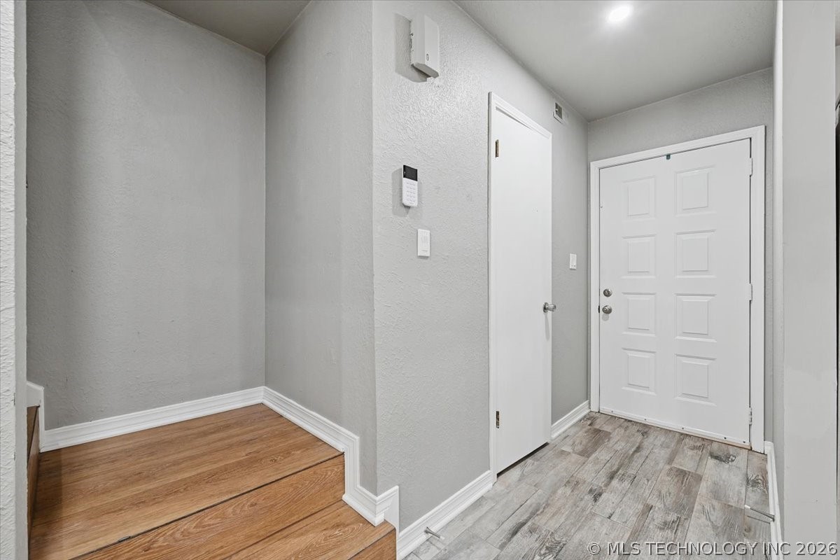 5519 S Atlanta Avenue 24 Property Photo 4