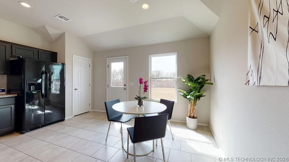 7113 S Maple Avenue Property Photo 7